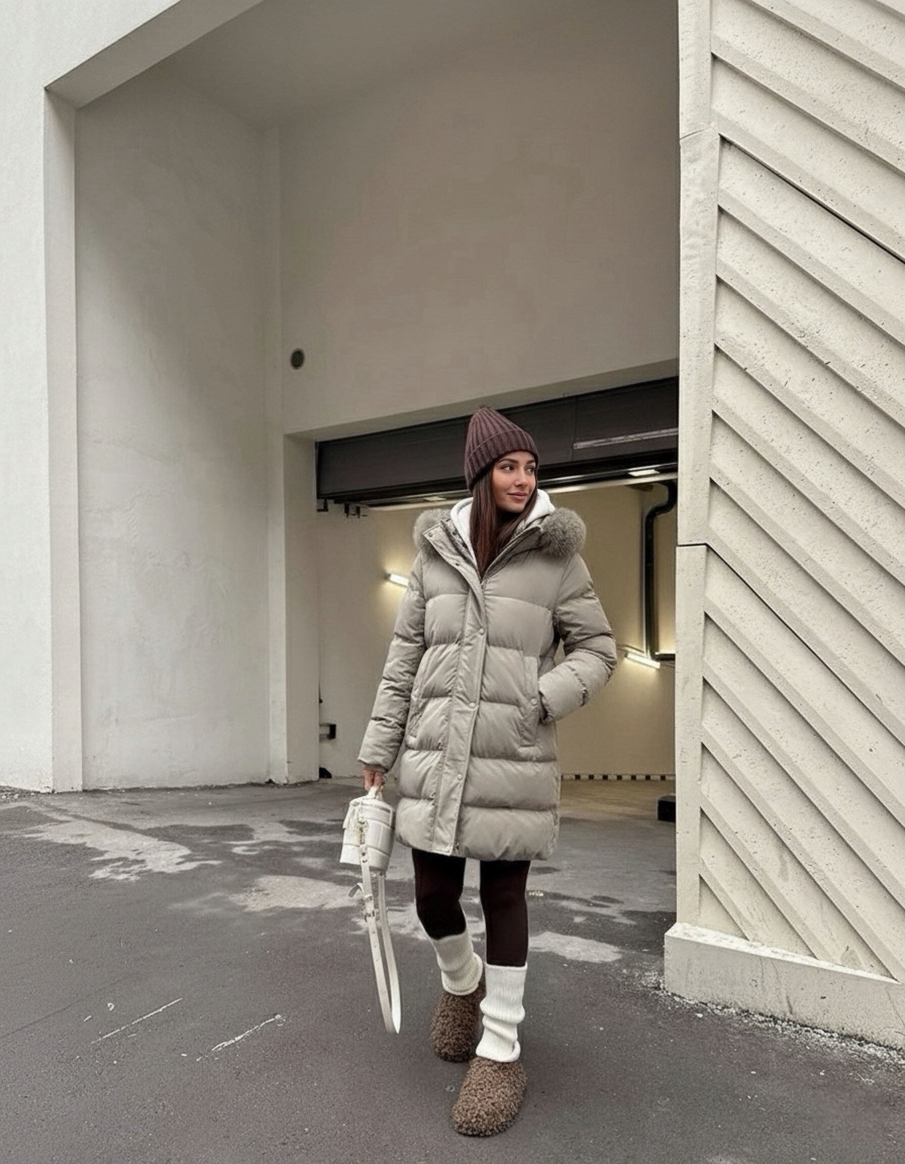 Mayorista Copperose - CHAQUETA ACOLCHADA DE LARGO MEDIO CON CAPUCHA DE PELO