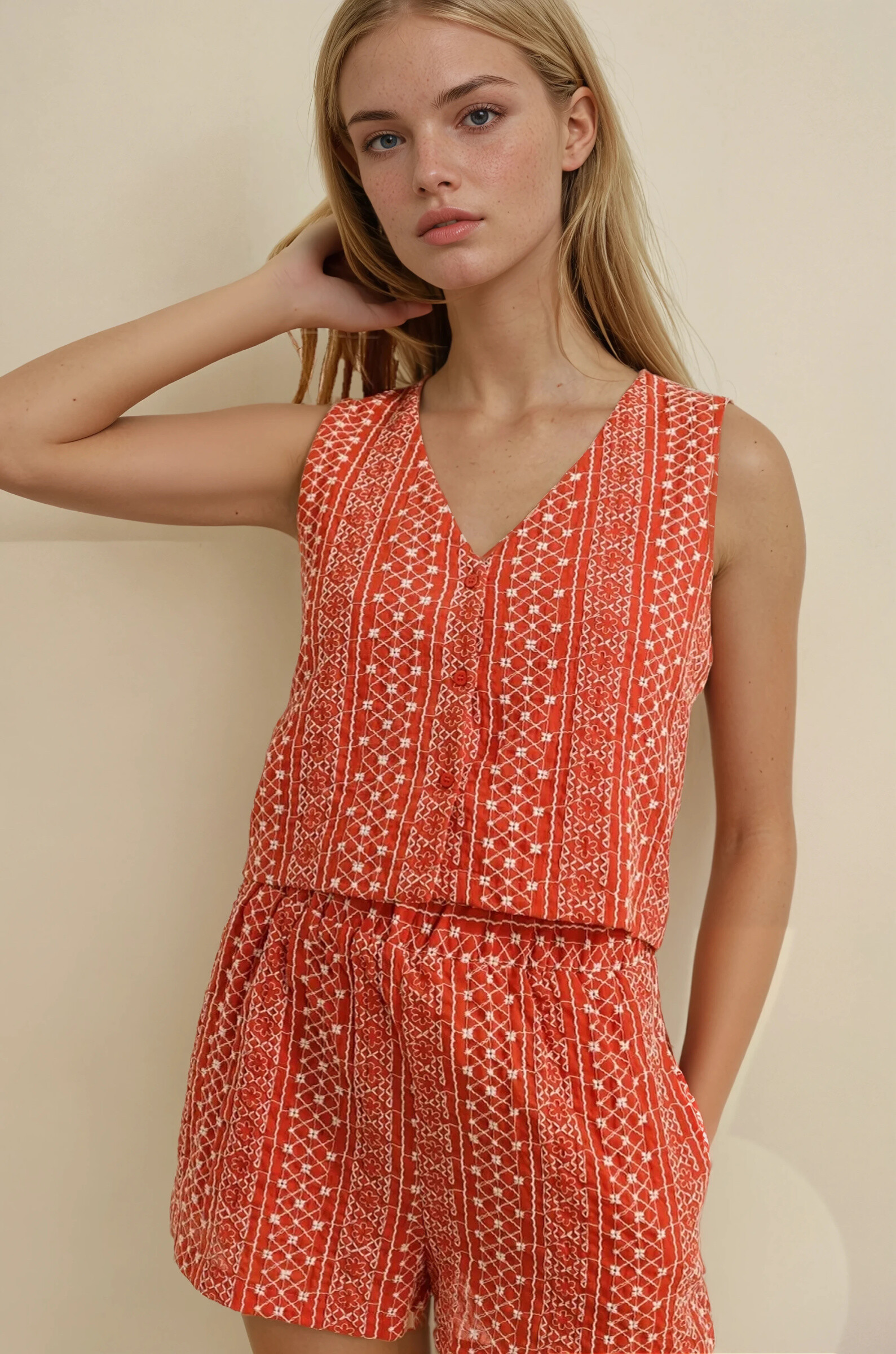 Grossiste Copperose - Ensemble gilet court et short avec broderies contrastées