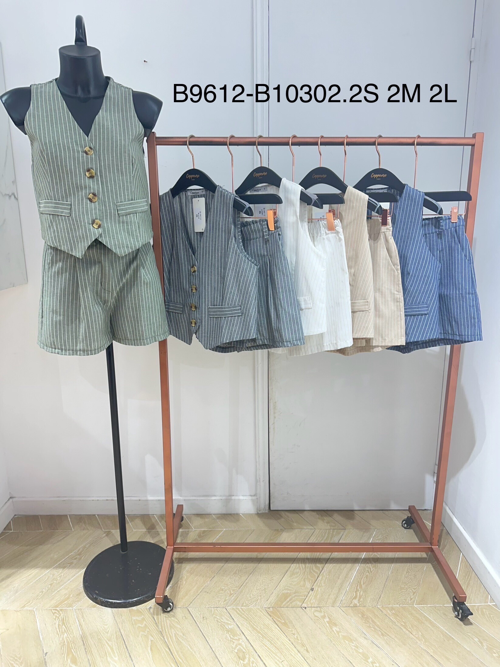 Grossiste Copperose - Ensemble veste sans manches et short à rayures