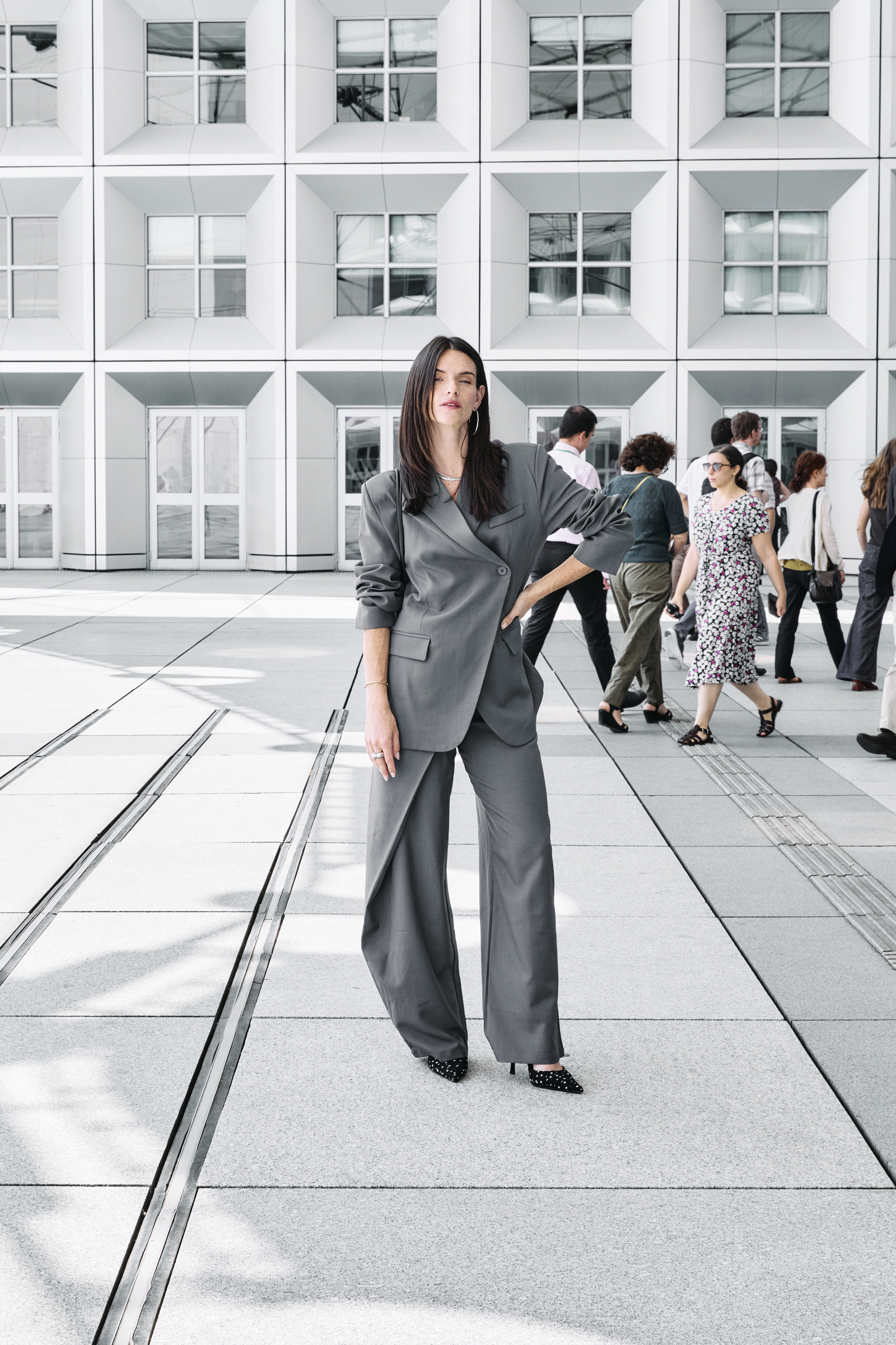 Grossiste Copperose - ENSEMBLE TAILLEUR AVEC BLAZER ASYMÉTRIQUE ET PANTALON LARGE
