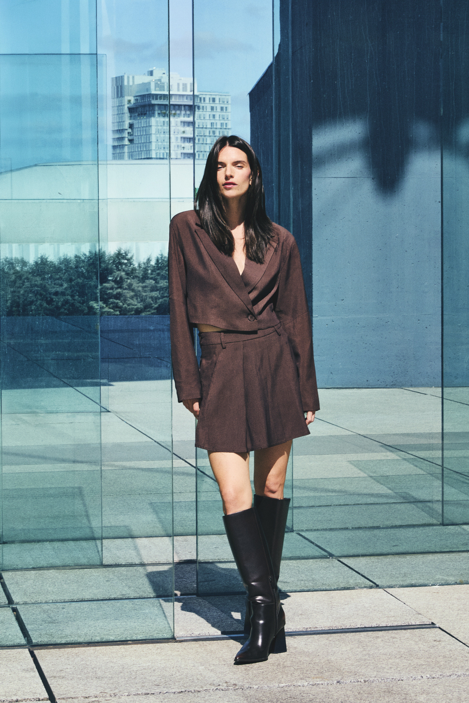 Grossiste Copperose - ENSEMBLE TAILLEUR AVEC BLAZER COURT ET JUPE-SHORT