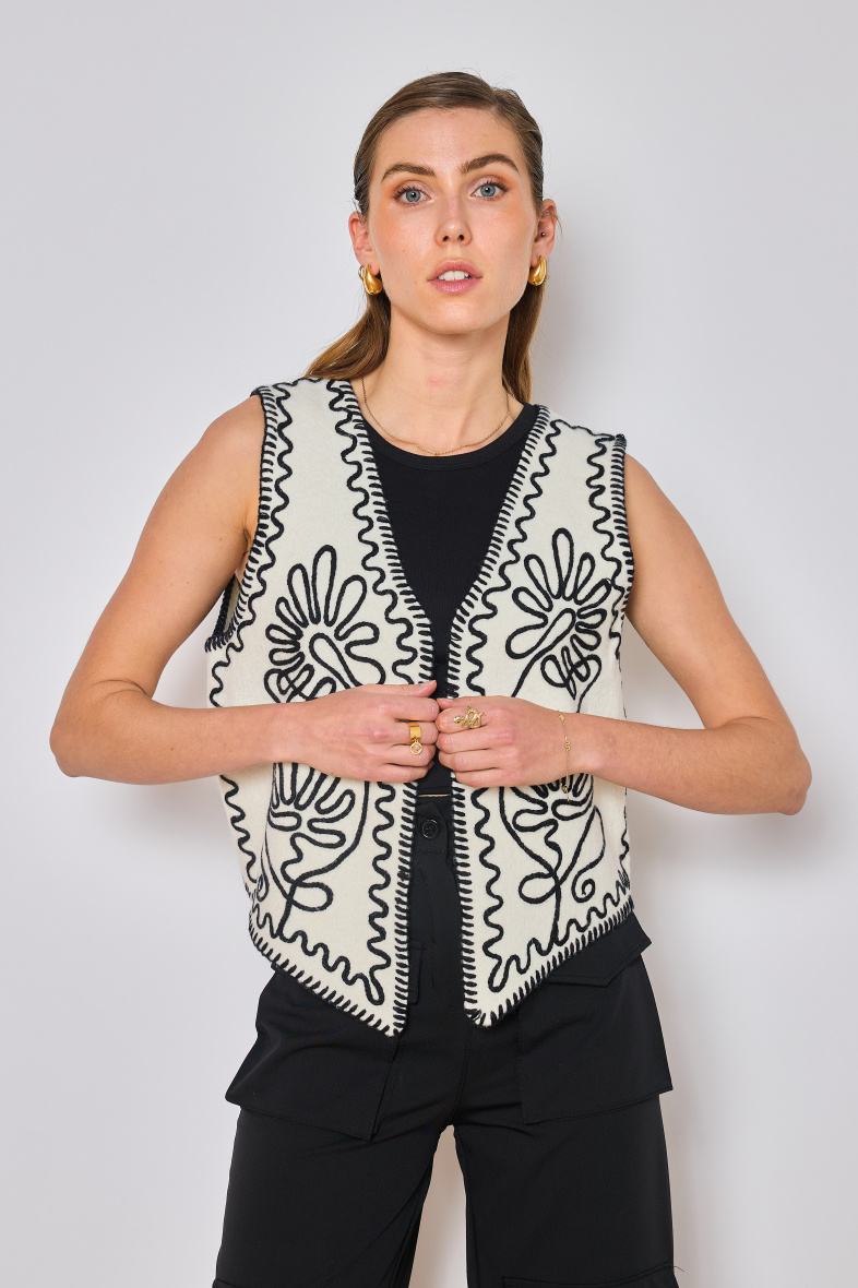 Grossiste Copperose - gilet ouvert sans manches en broderies avec touche de laine