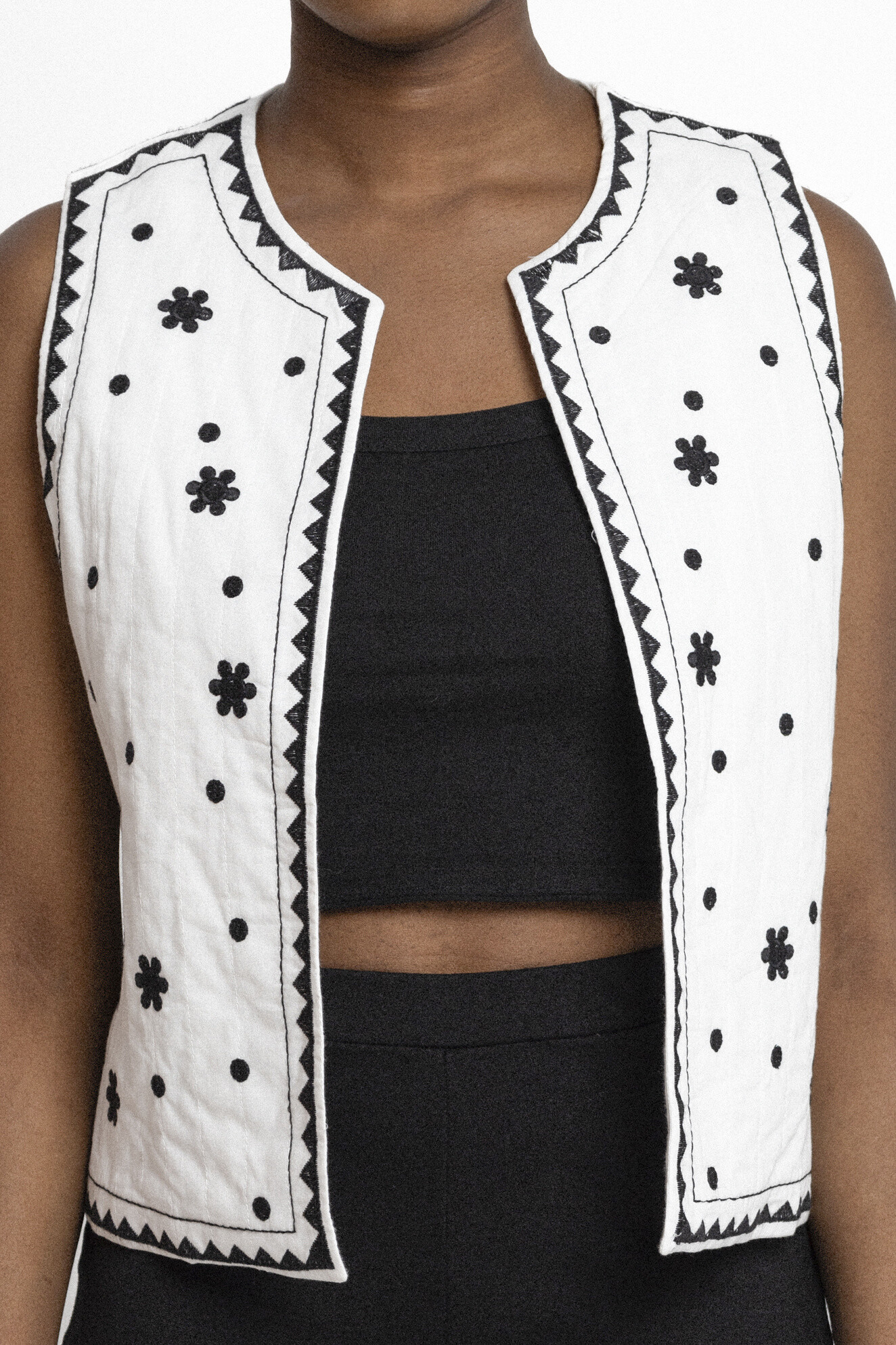 Grossiste Copperose - Gilet court sans manches avec broderie