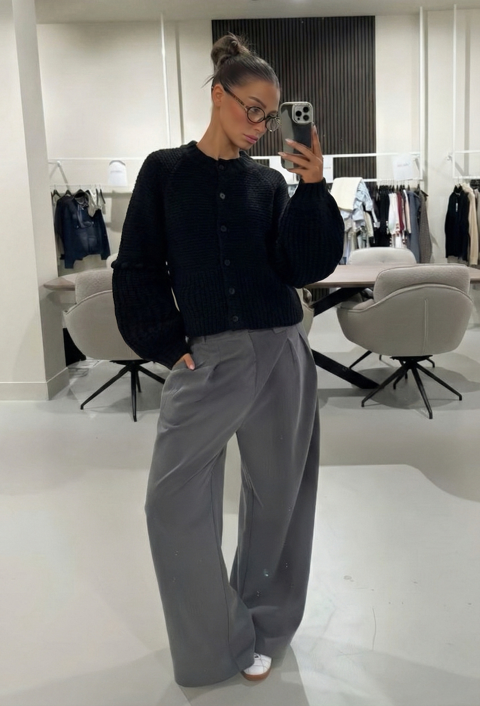 Grossiste Copperose - Cardigan en grosse maille manches bouffantes ornées de pompons