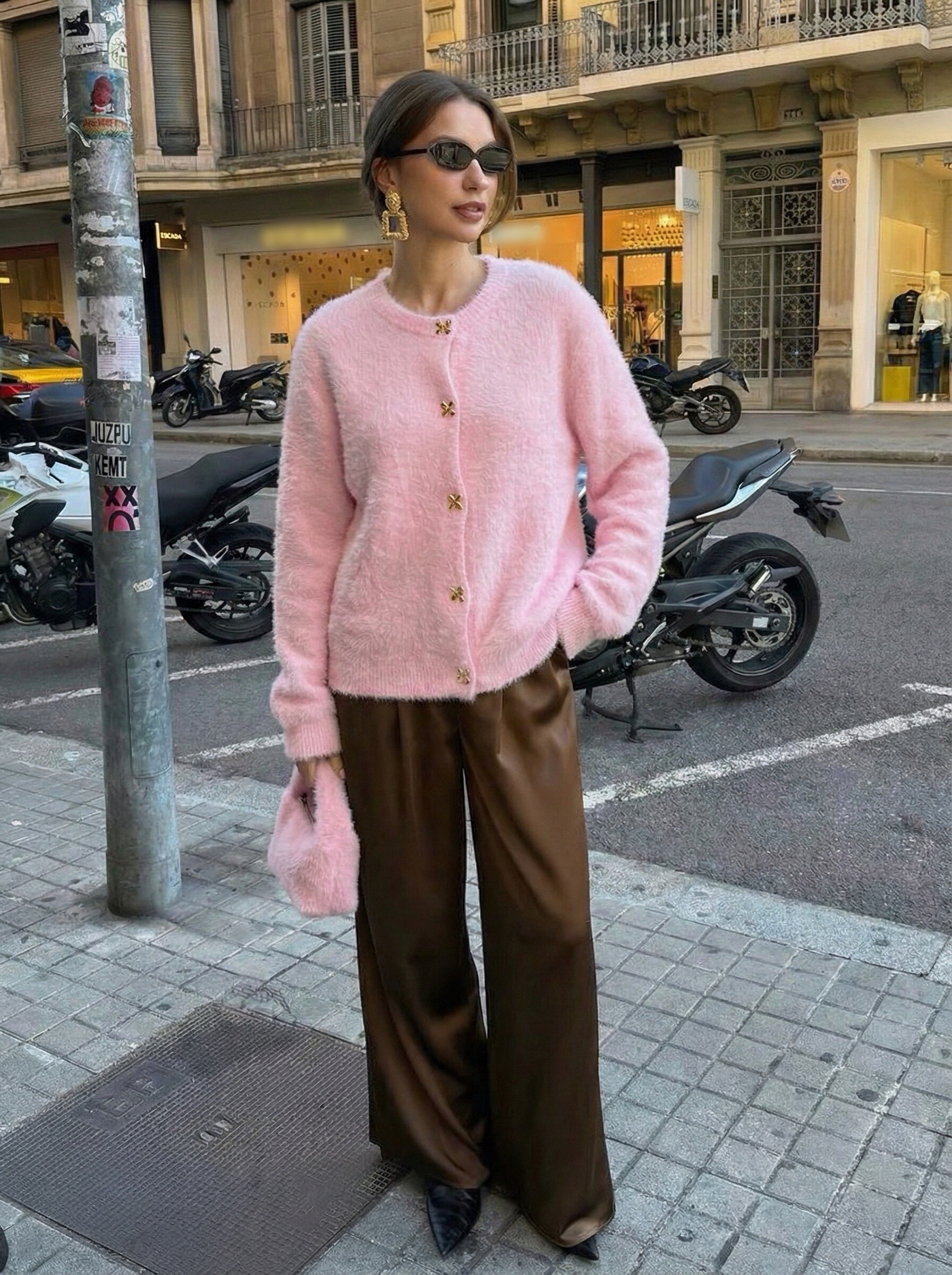 Grossiste Copperose - Gilet duveteuse boutons dorés à forme nœud papillon