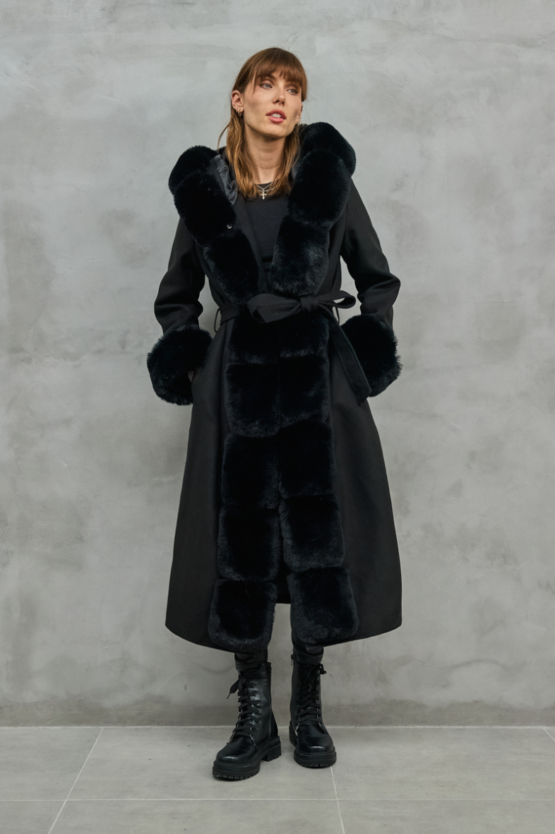 Grossiste Copperose - Manteau long à capuche avec ceinture et fausse fourrure détachable