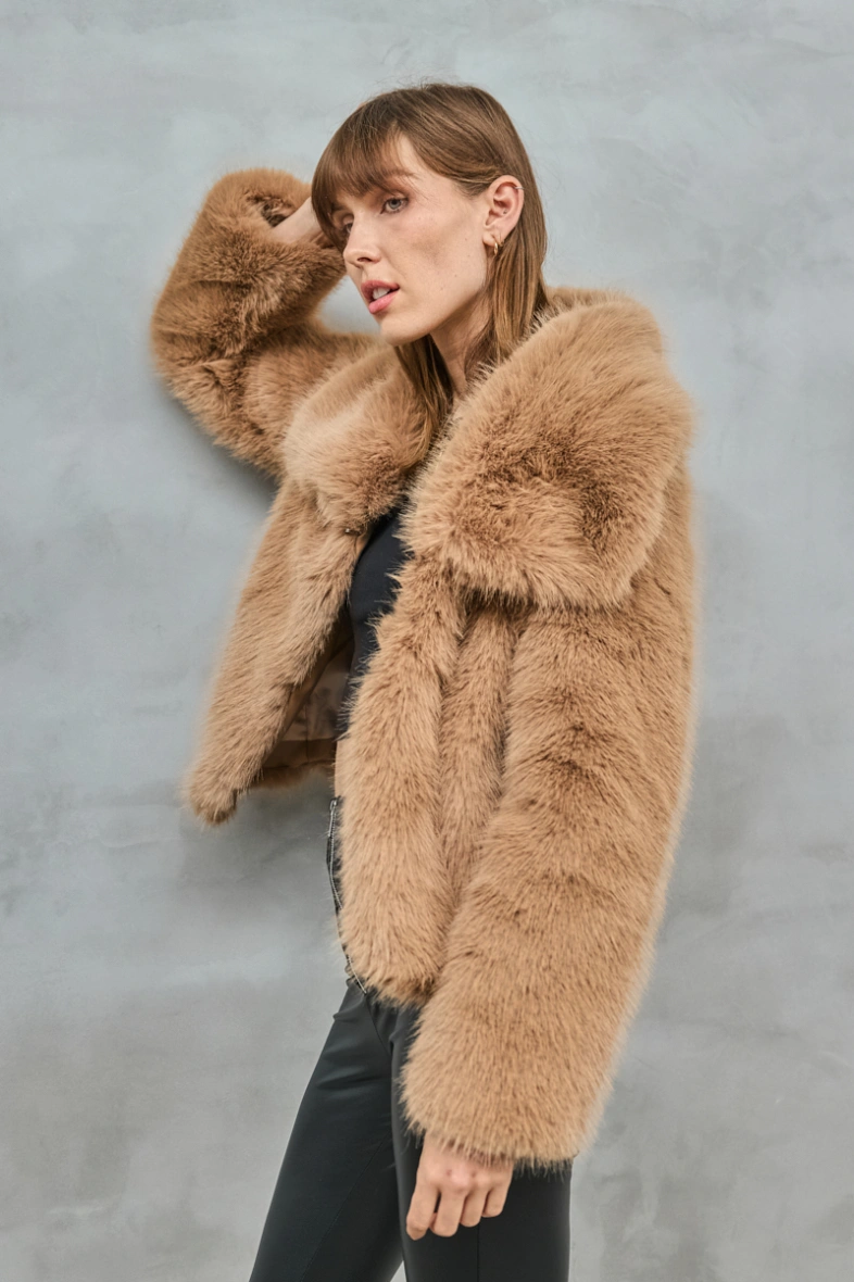 RoseMuse fluffy faux fur short coat fullfy faux fur short coat