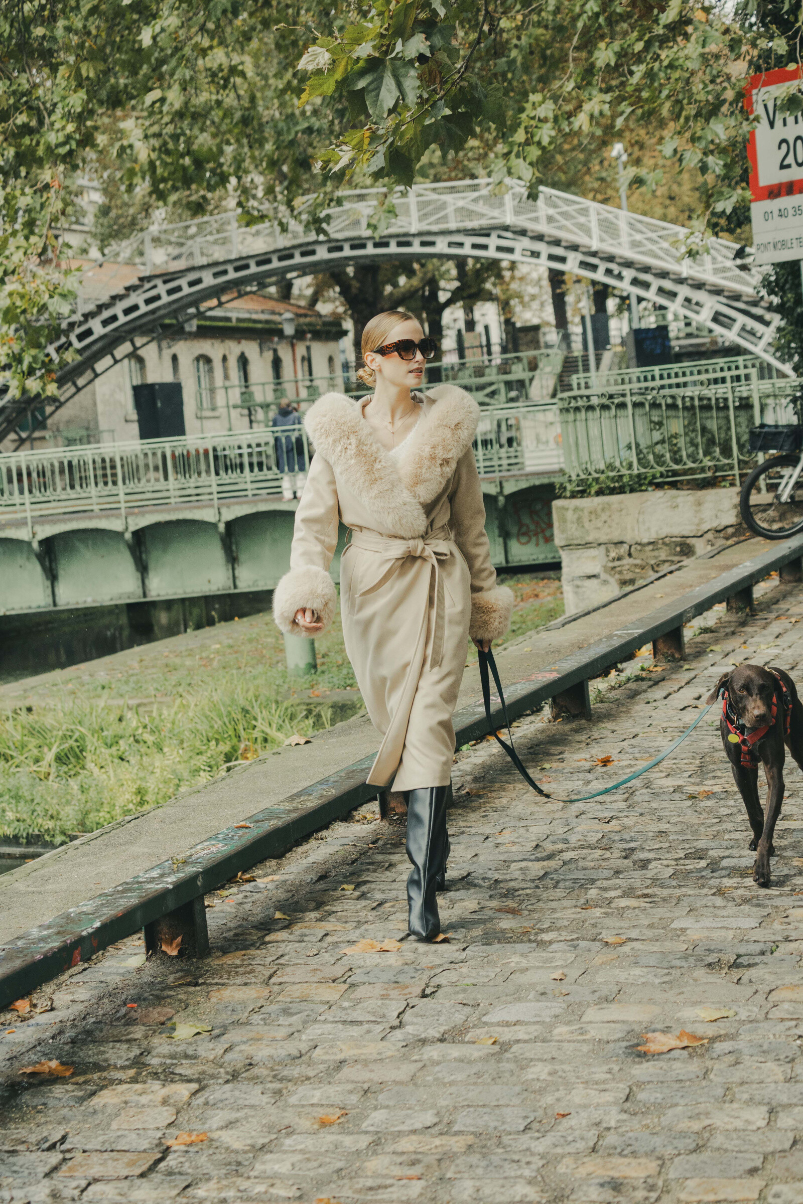 Grossiste Copperose - manteau long touche cachemire à capuche avec par fausse fourrure amovible
