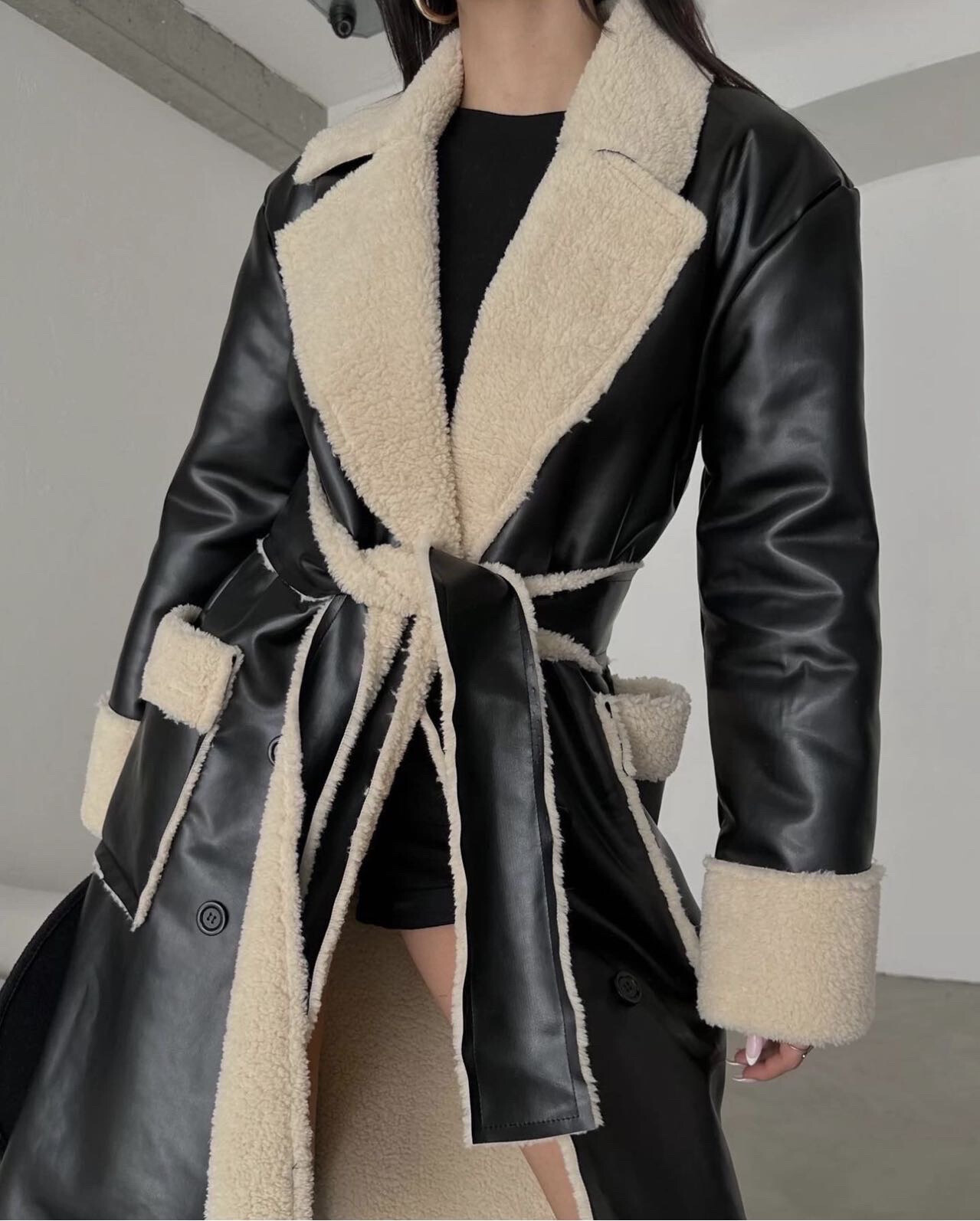 Grossista Copperose - Cappotto bimateriale di lunghezza media con cintura