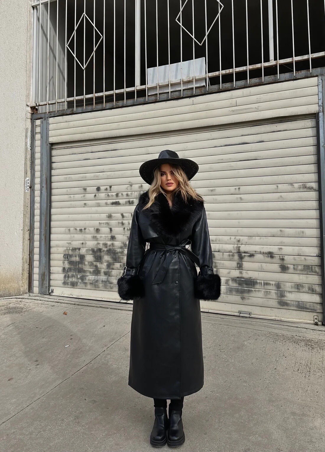 Grossiste Copperose - Trench en similicuir avec fausse fourrure amovible