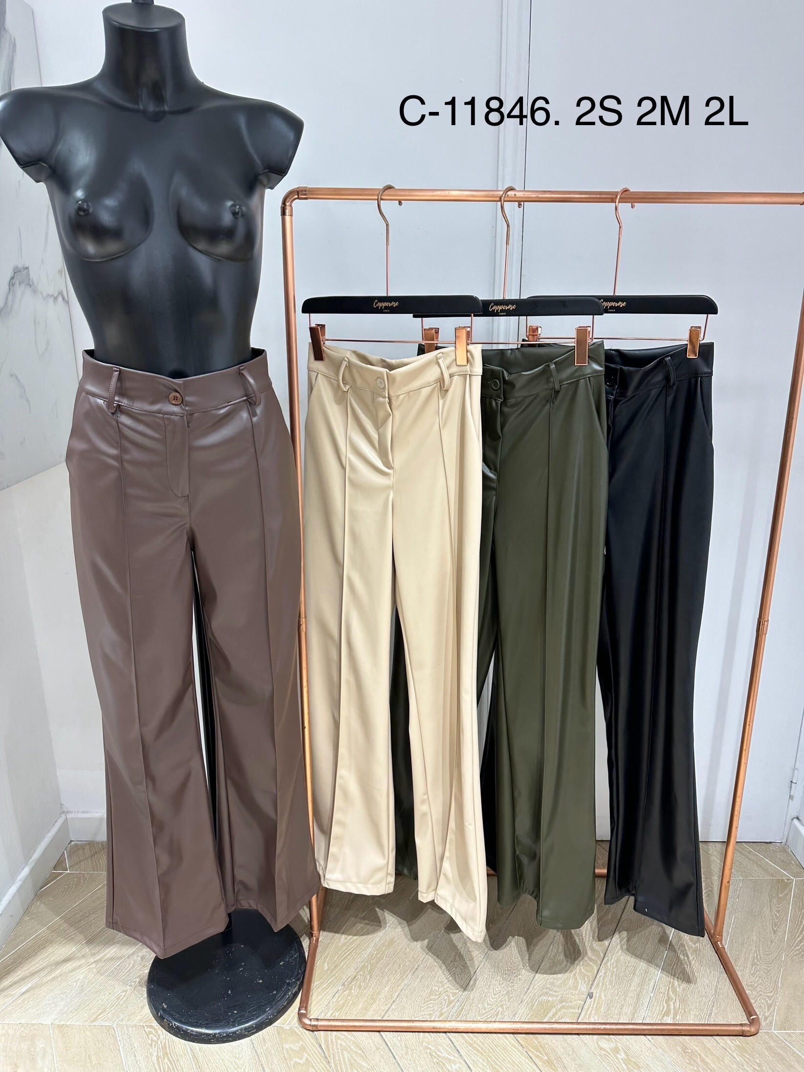 Großhändler Copperose Outlet - Hose aus Kunstleder mit Falten