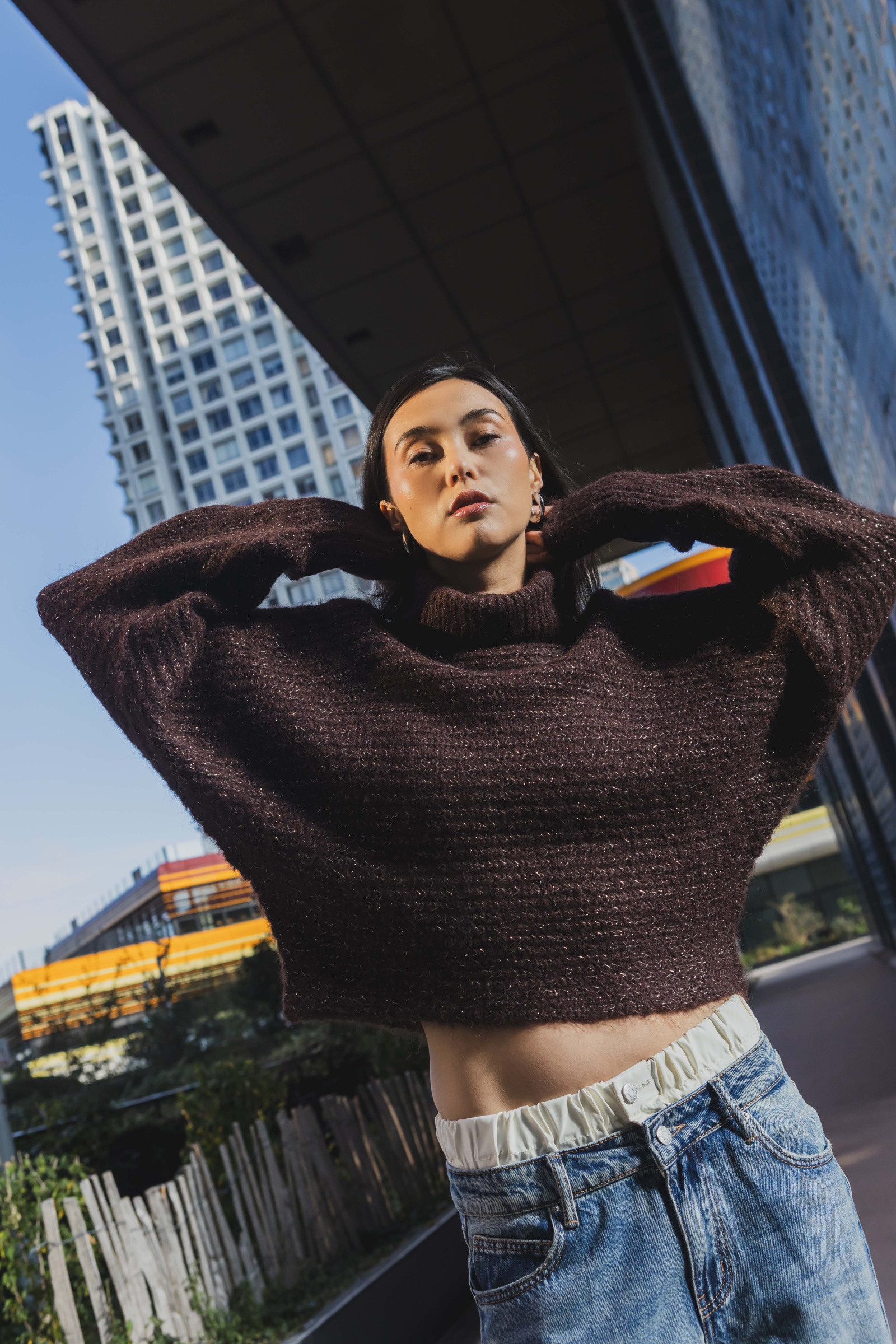 Großhändler Copperose - Glitzernder, kurzer Rollkragenpullover