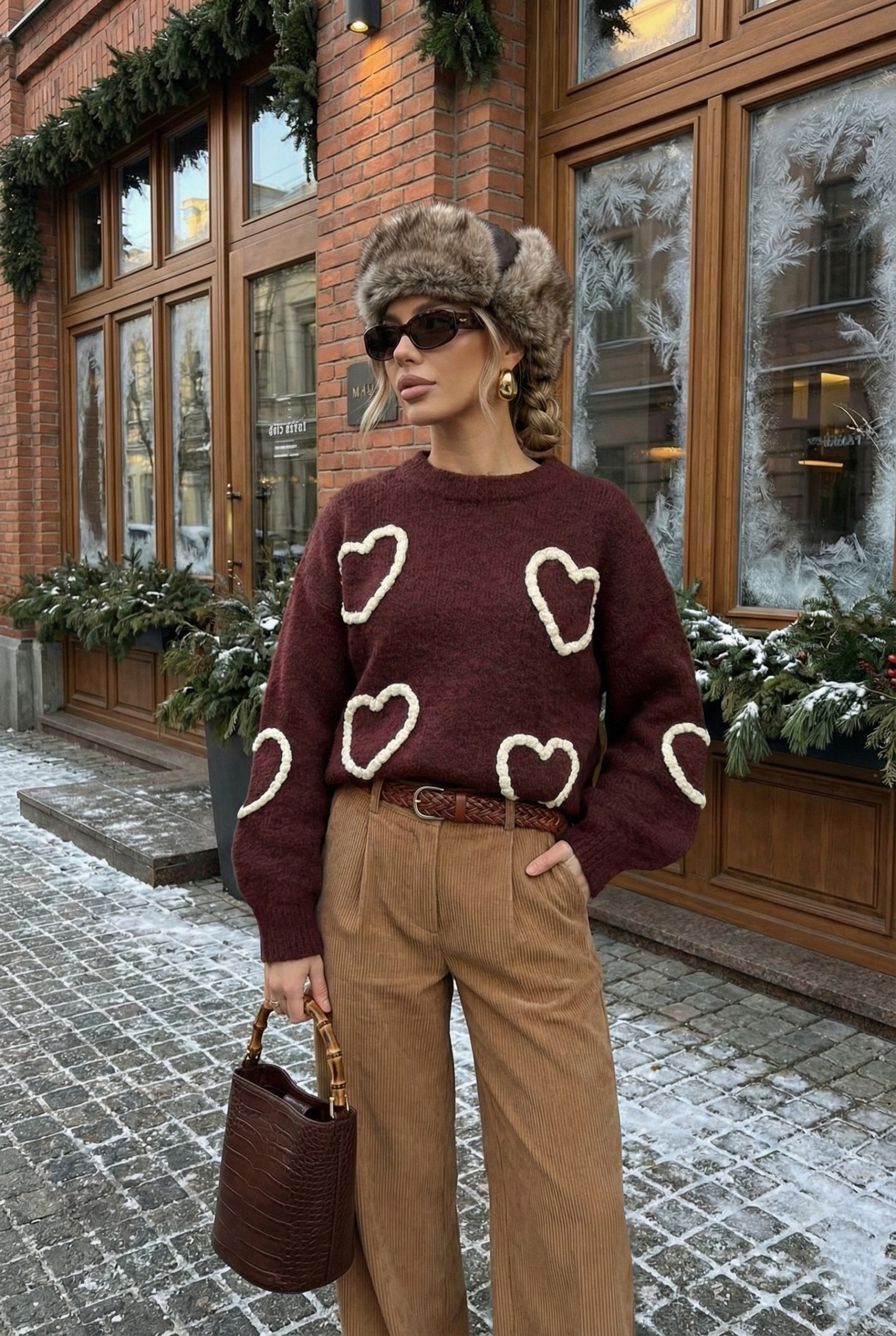 Wholesaler Copperose - Knit sweater with heart pattern embroidery