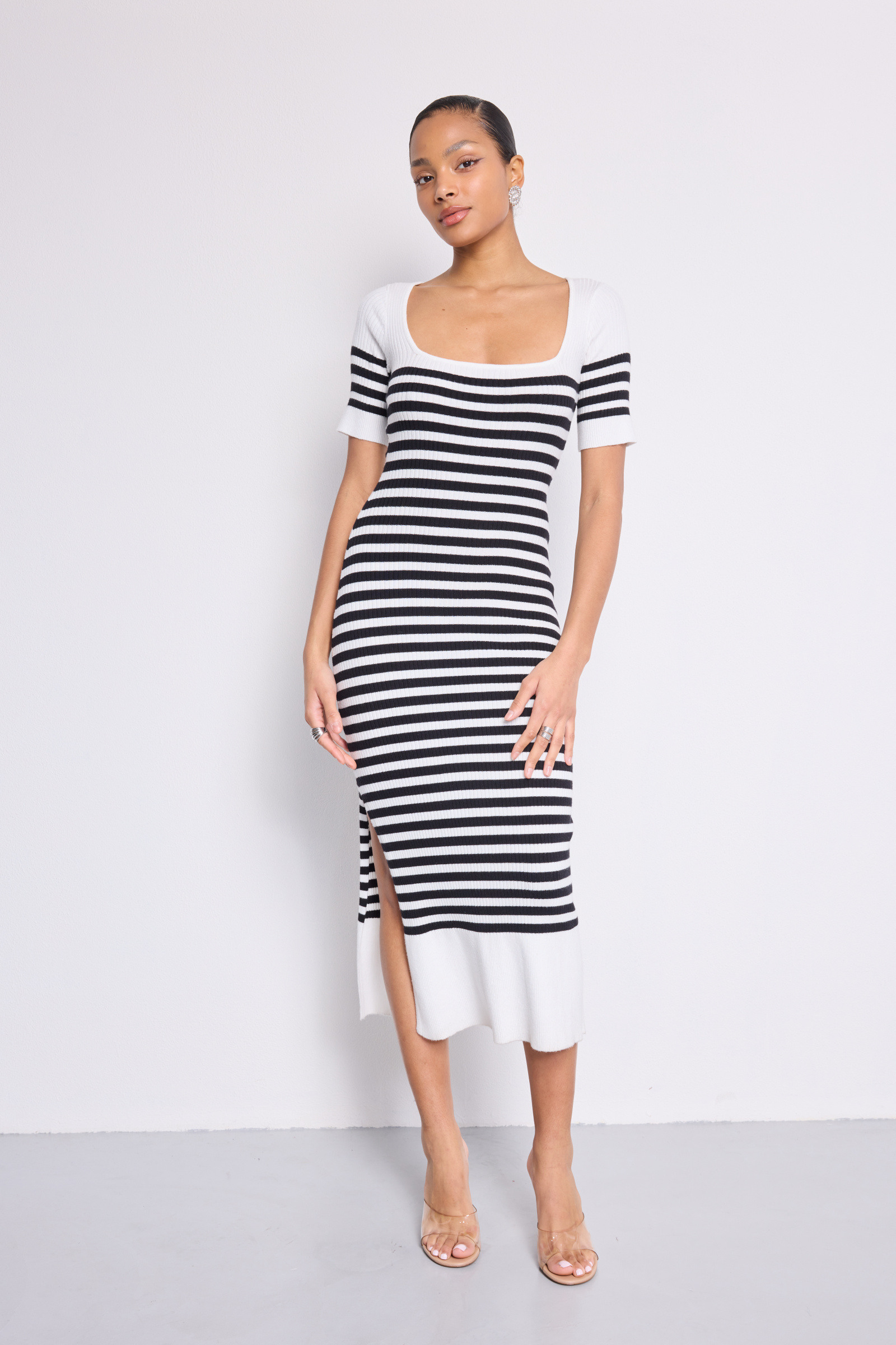 Mayorista Copperose Outlet - Vestido largo de punto de canalé fino a rayas con cuello cuadrado