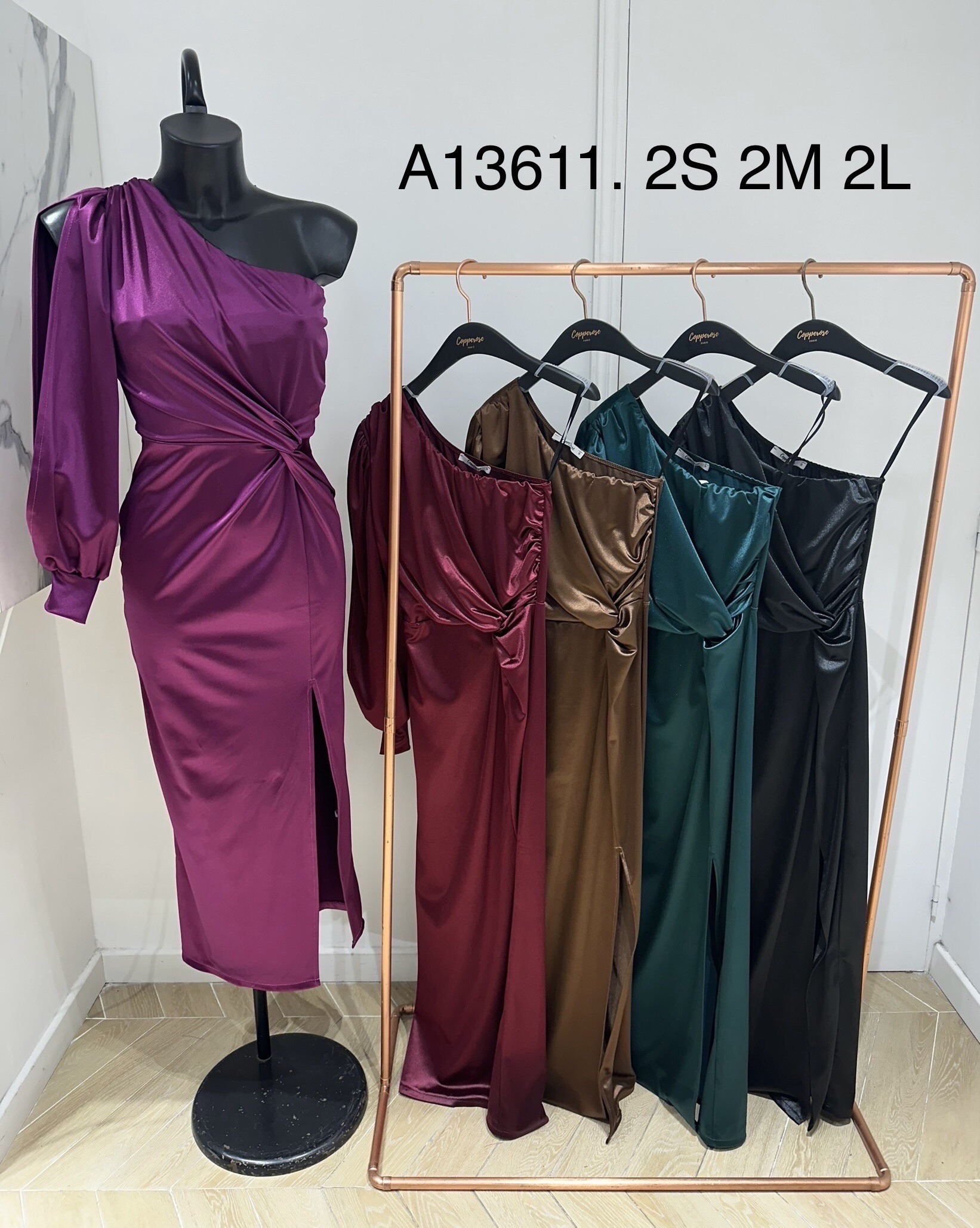 Mayorista Copperose Outlet - Vestido largo asimétrico de raso con una manga
