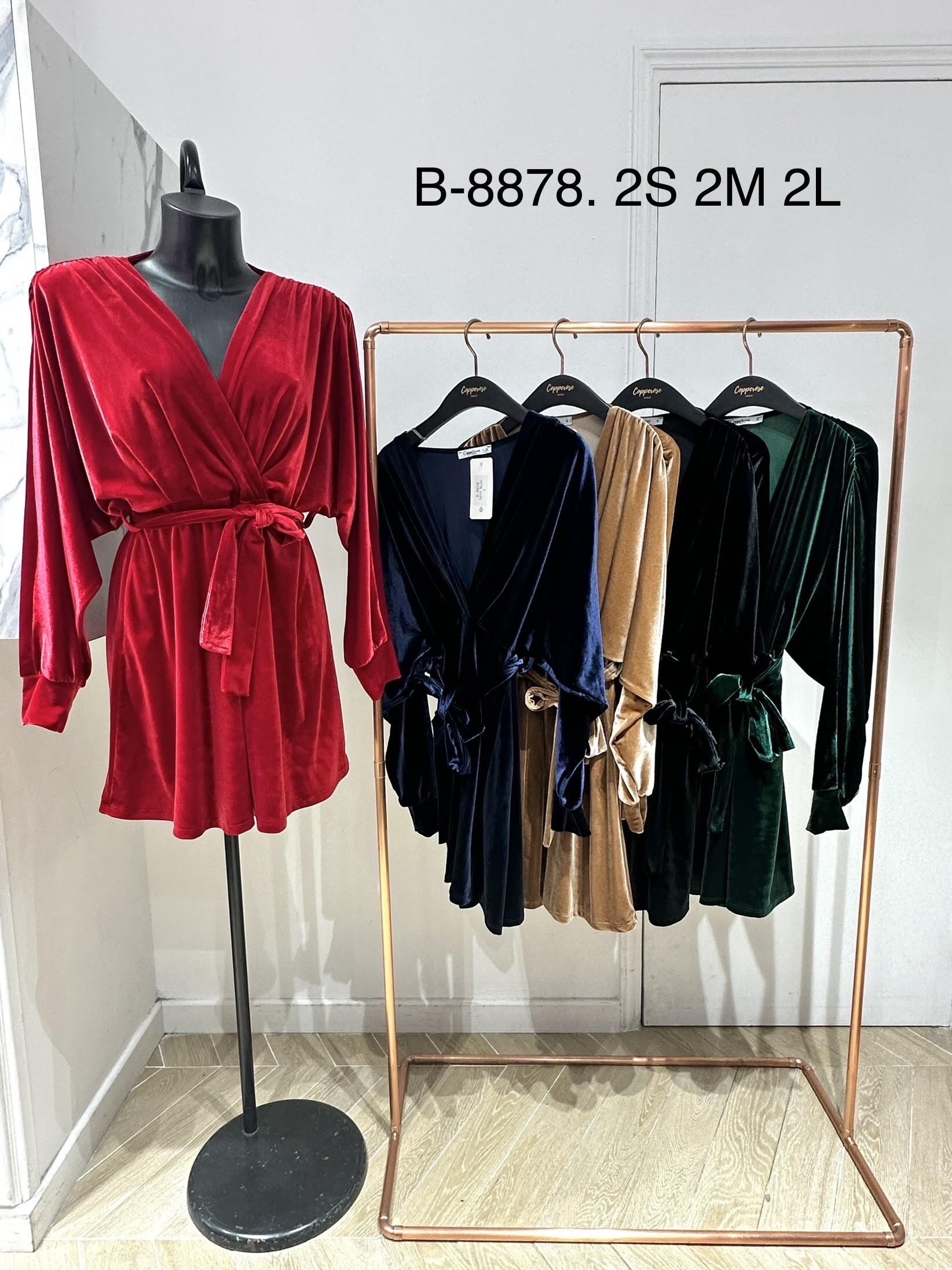 Mayorista Copperose Outlet - Vestido corto de terciopelo con cinturón