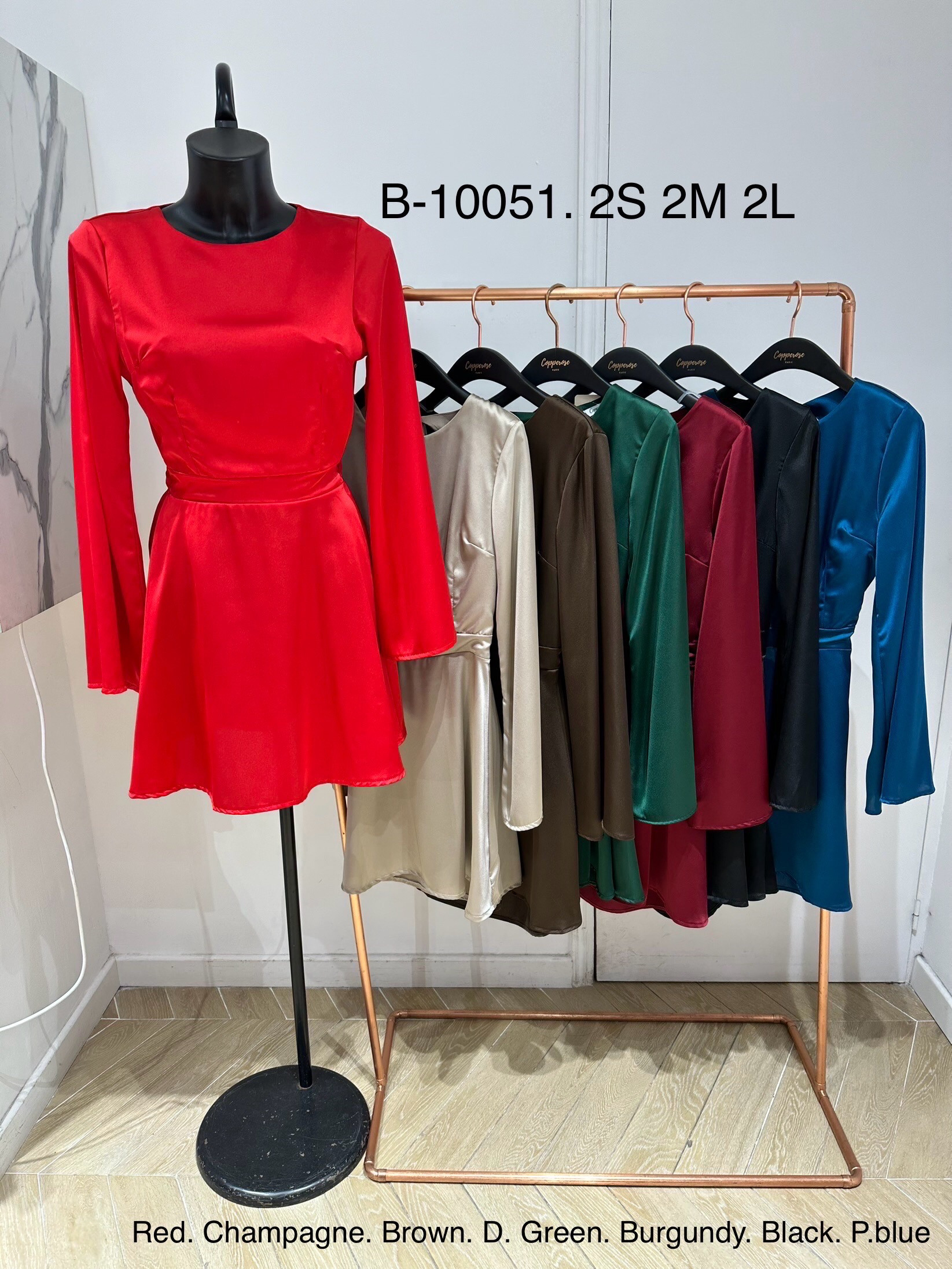 Mayorista Copperose Outlet - Vestido corto evasé de raso con espalda descubierta