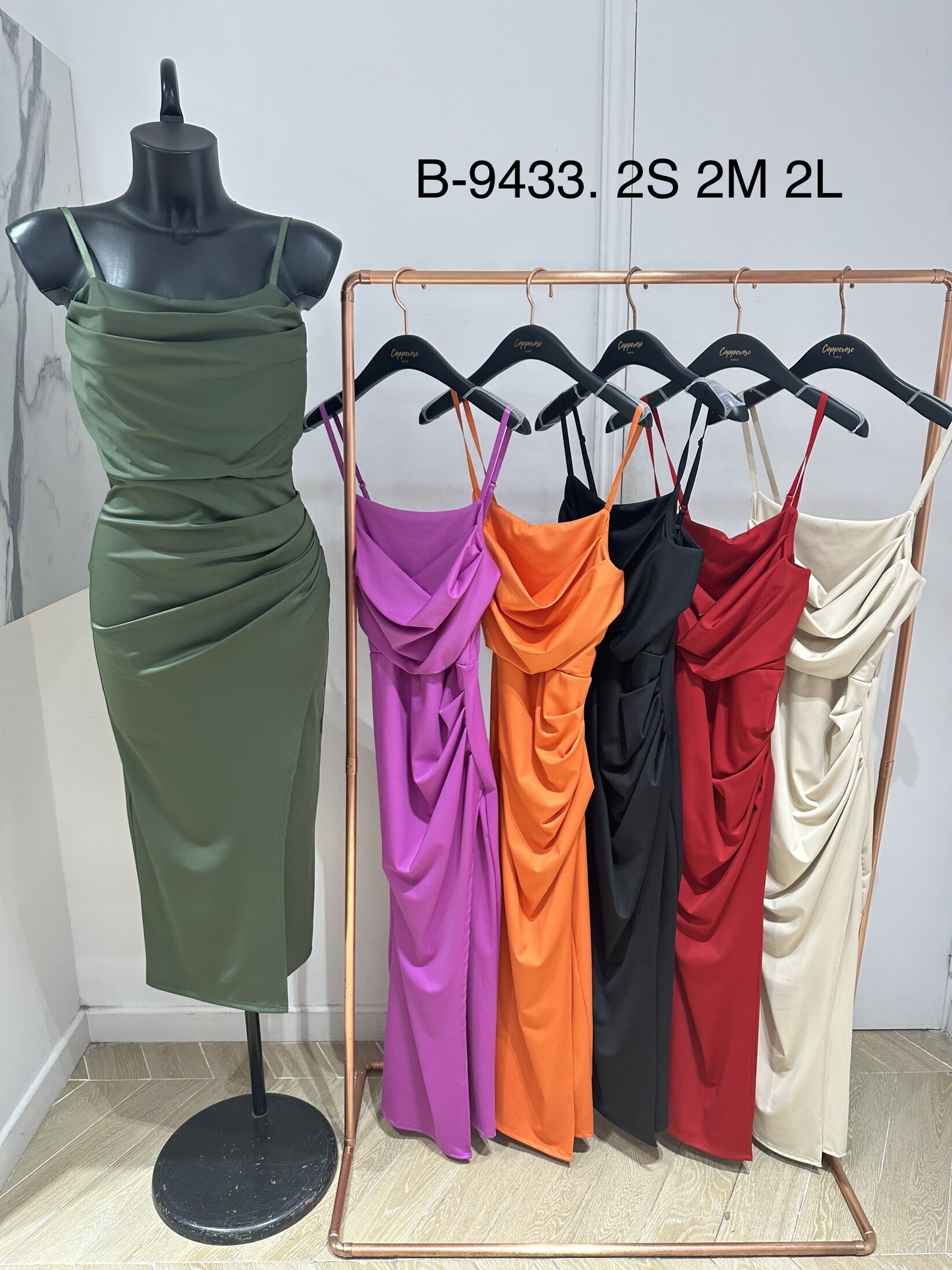 Grossiste Copperose - Robe mi-longue à plis avec fines bretelles