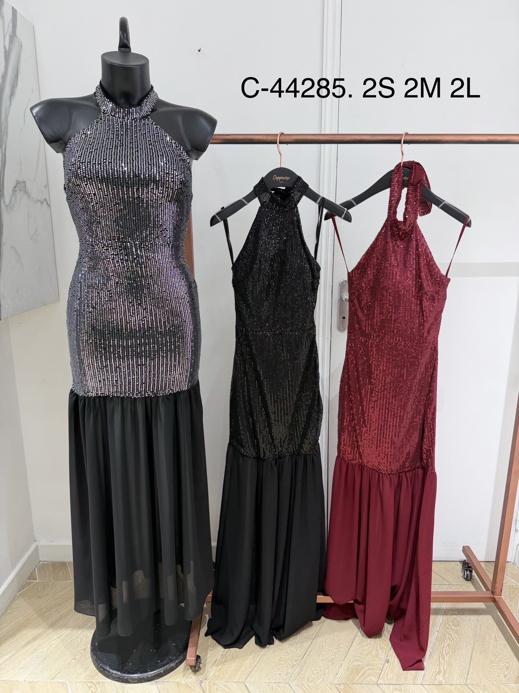 Wholesaler Copperose - LONG SEQUIN DRESS WITH HALTER NECKLINE