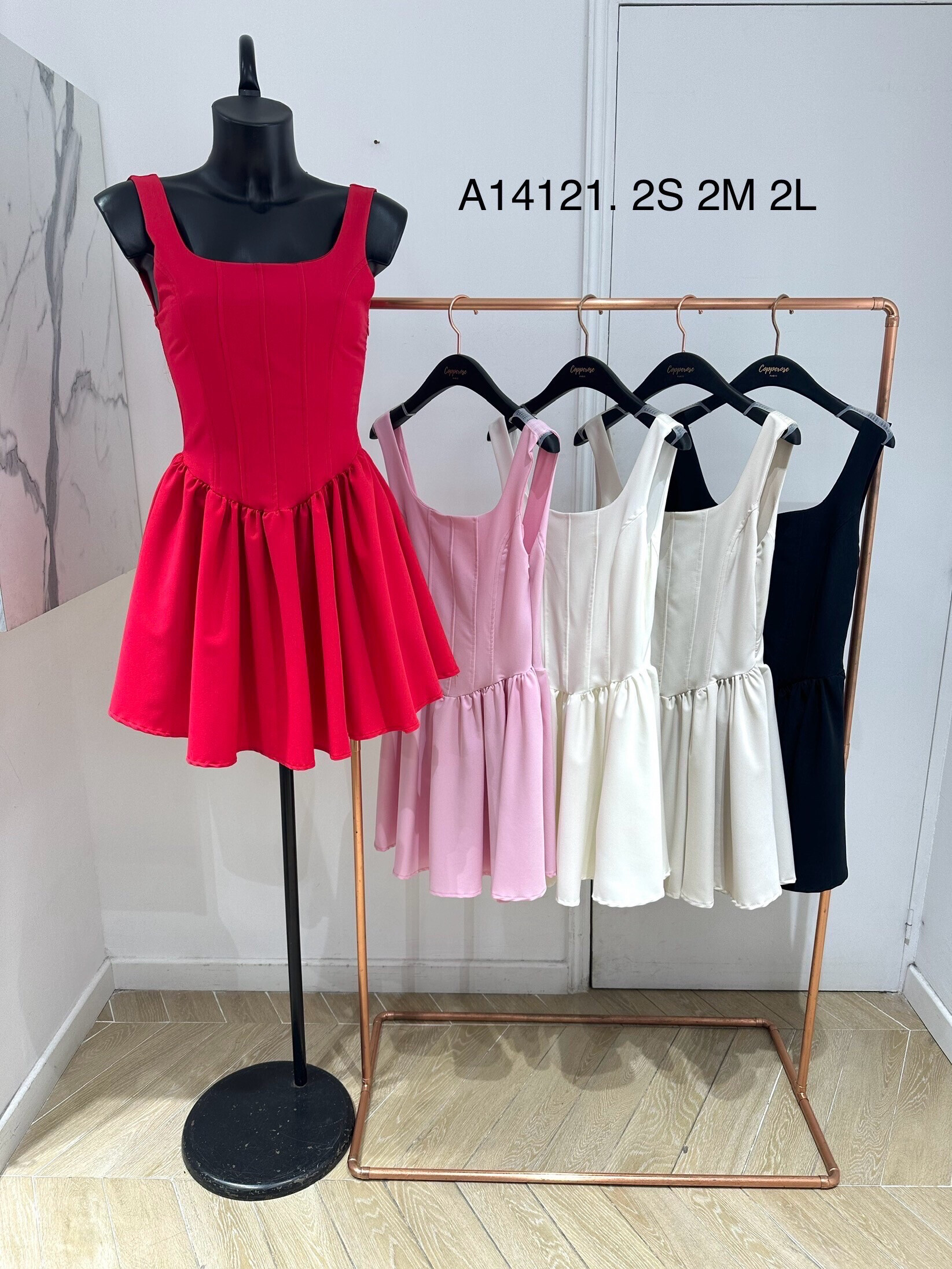 Grossiste Copperose - Robe patineuse courte avec larges bretelles