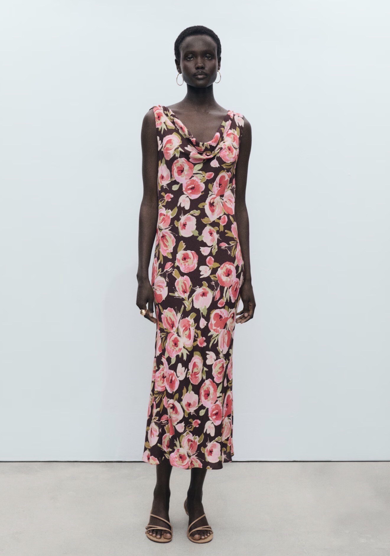 Grossiste Copperose - ROBE LONGUE À ENCOLURE BÉNITIER ET MOTIF FLORAL