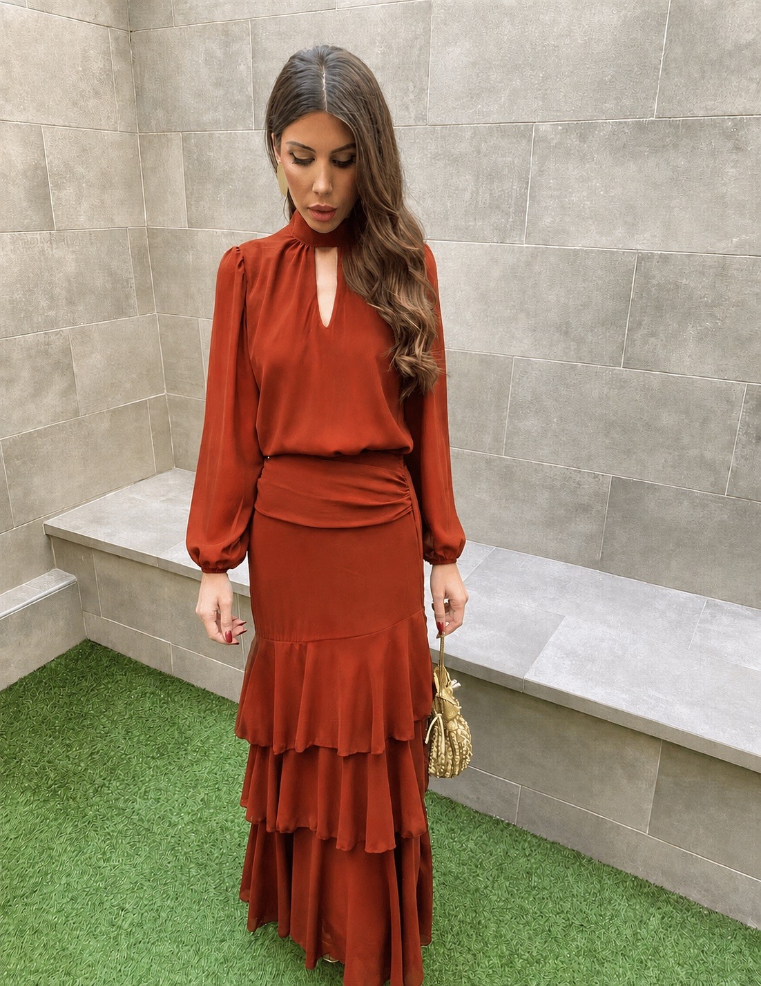 Mayorista Copperose Outlet - Vestido largo con capas y cuello alto