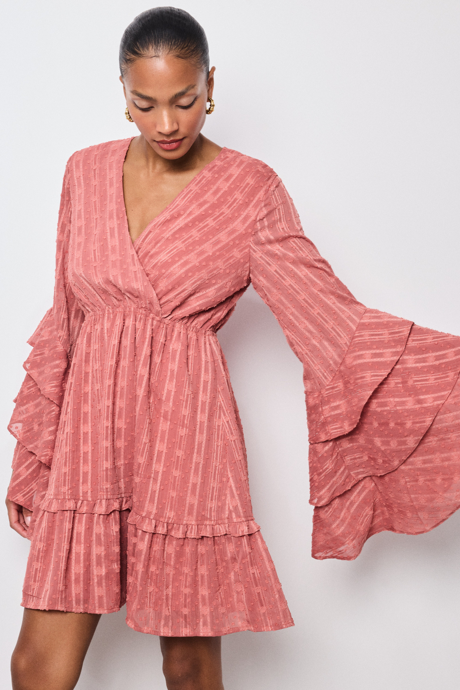 Grossiste Copperose - Robe courte en dentelle à volants