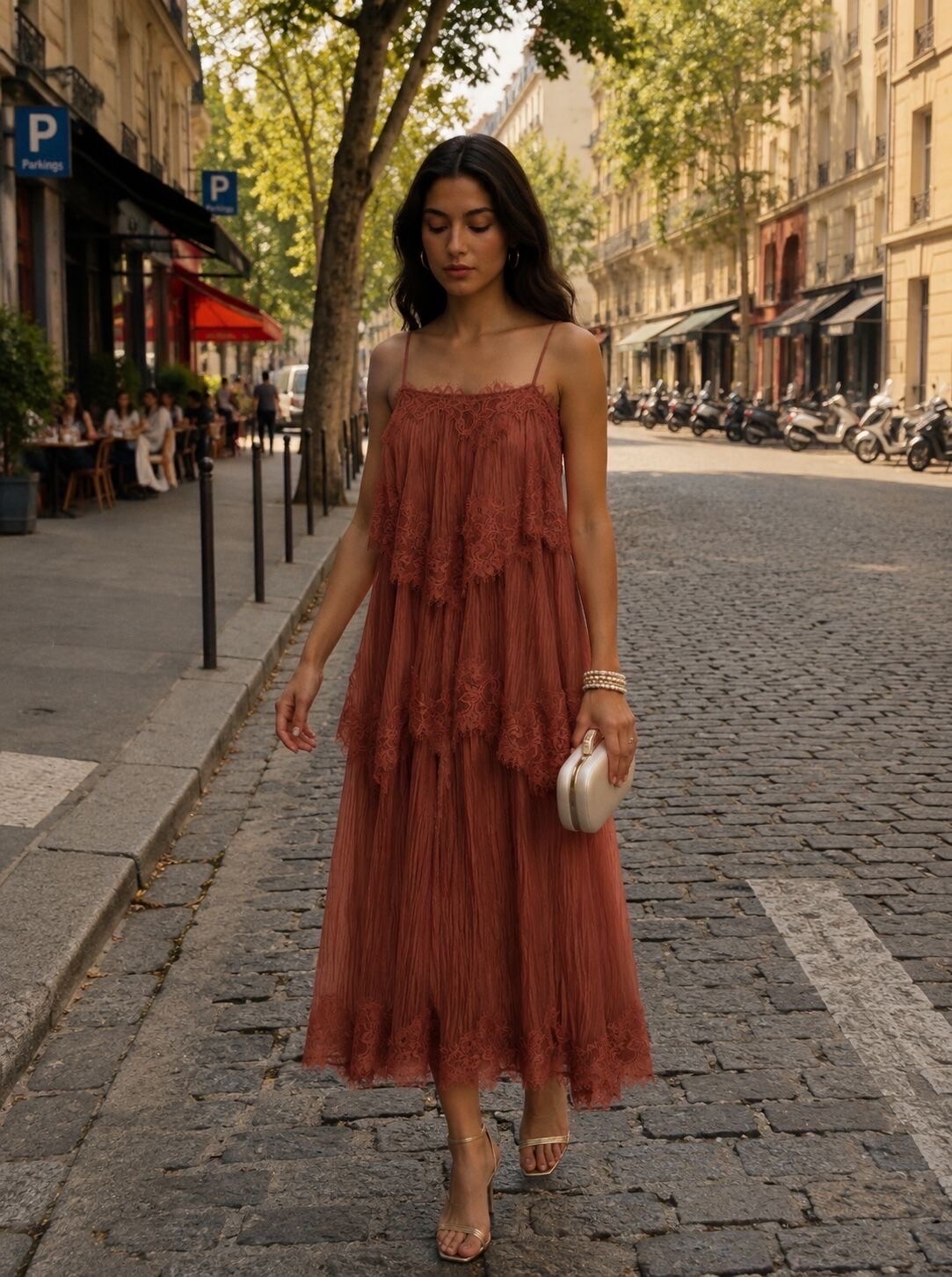 Grossiste Copperose - ROBE LONGUE À VOLANTS ET DÉTAILS DENTELLE