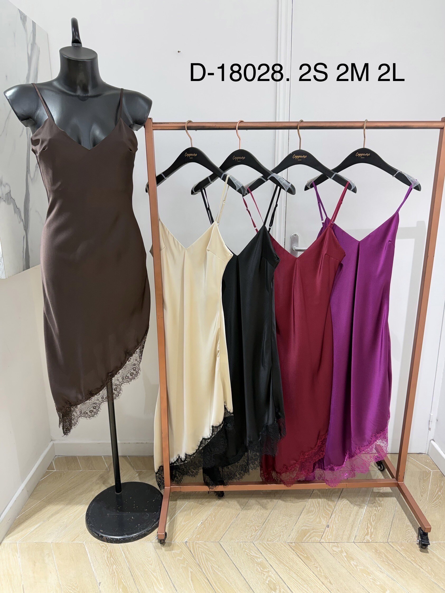 Grossista Copperose - ABITO ASIMMETRICO IN RASO CON PIZZO