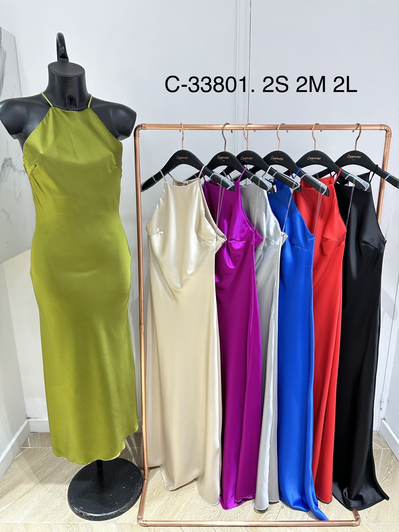Mayorista Copperose - Vestido de satén a media pierna con escote halter