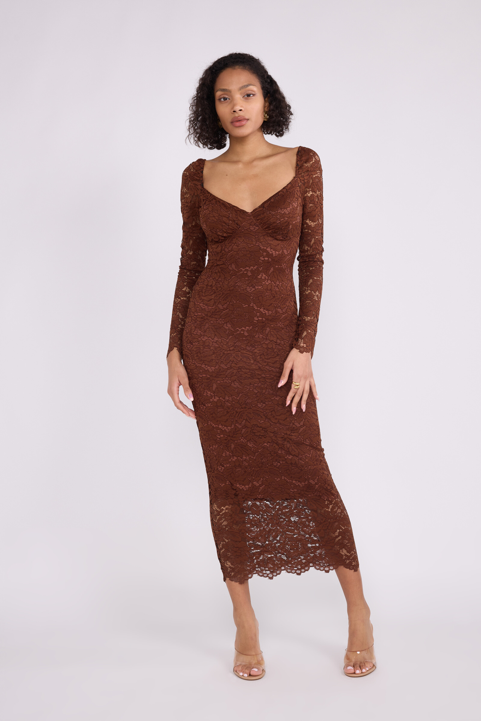 Grossiste Copperose - Robe longue en dentelle avec encolure décolletée