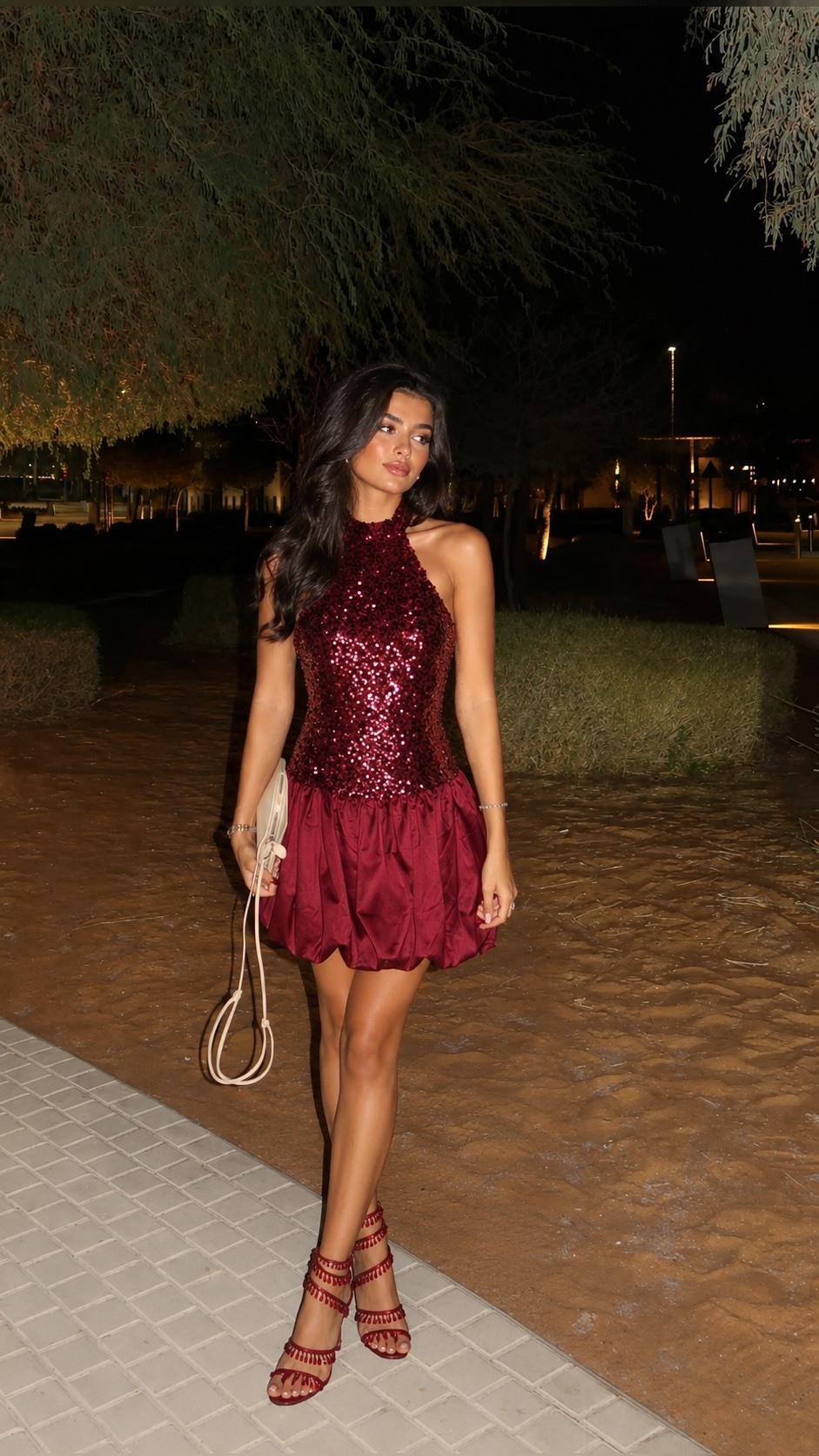 Grossiste Copperose - Robe courte à col américain en sequins