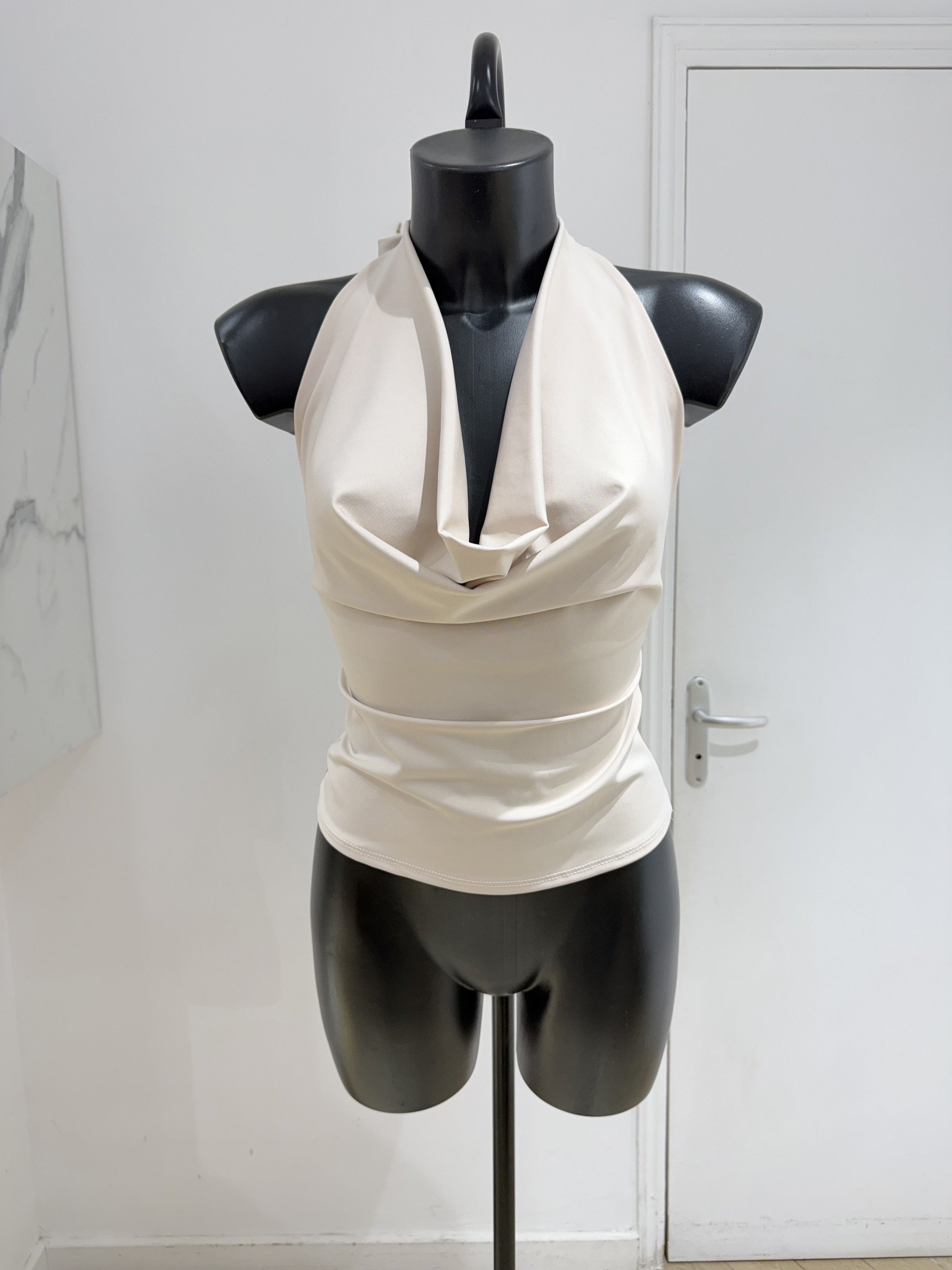 Mayorista Copperose - TOP SIN ESPALDA Y CUELLO GORRO