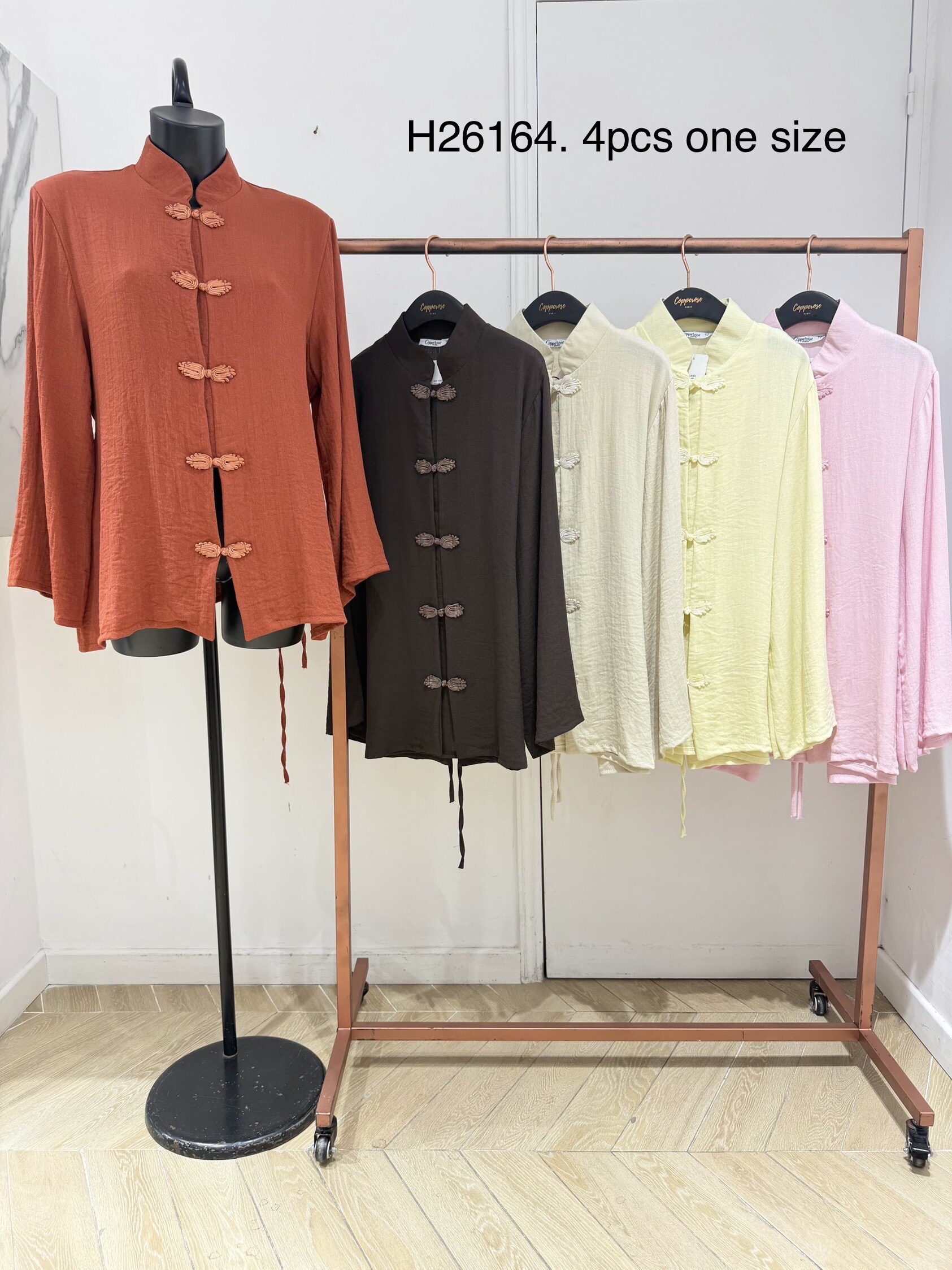Grossiste Copperose - BLOUSE À COL MAO ET FERMETURES BRANDEBOURGS