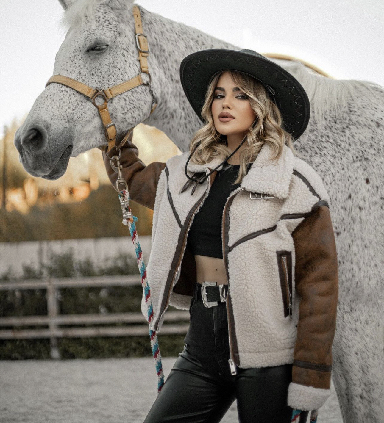 Grossiste Copperose - Blouson en bi-matière simili cuir et peluche