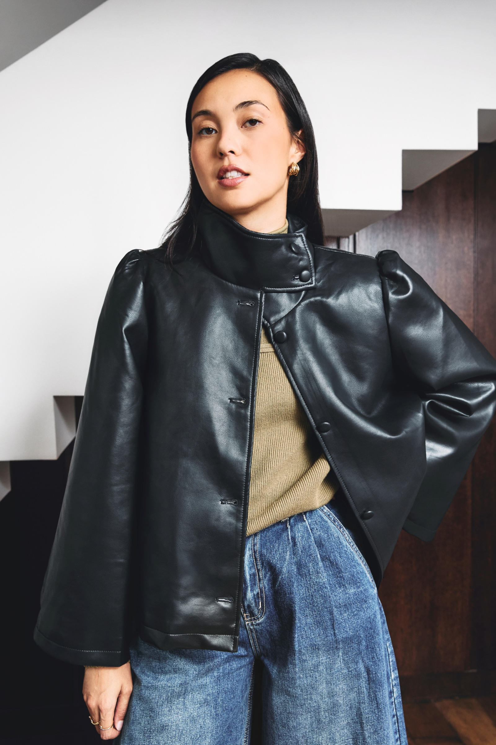 Grossiste Copperose - VESTE CAPE COURTE EFFET CUIR À MANCHES EVASEES