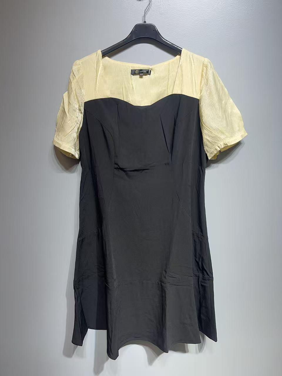 Großhändler Coraline - Designerkleid Größe 38-42