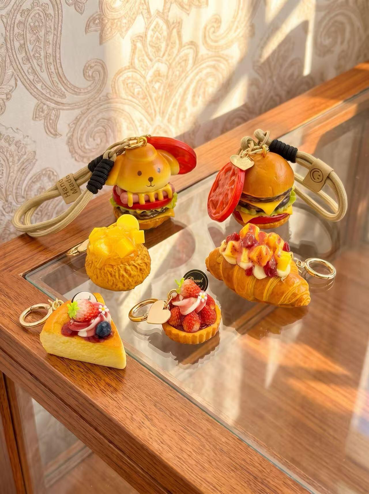 Wholesaler COSMOS - Set of 6 cute gourmet keychains with fun miniature dessert designs