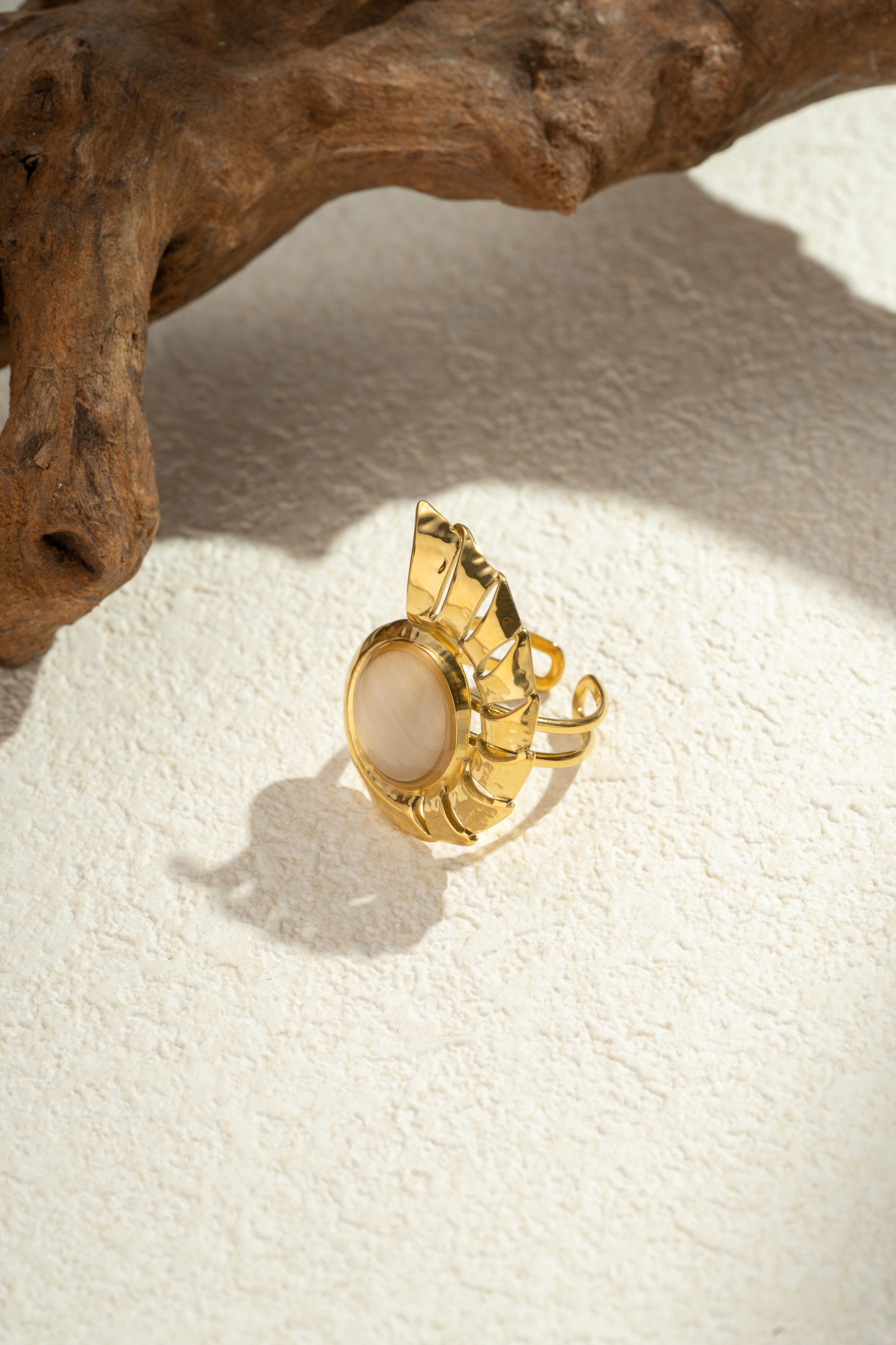 Wholesaler COSMOS - Spiral Seashell Ring Stainless Steel Cat's Eye Stone