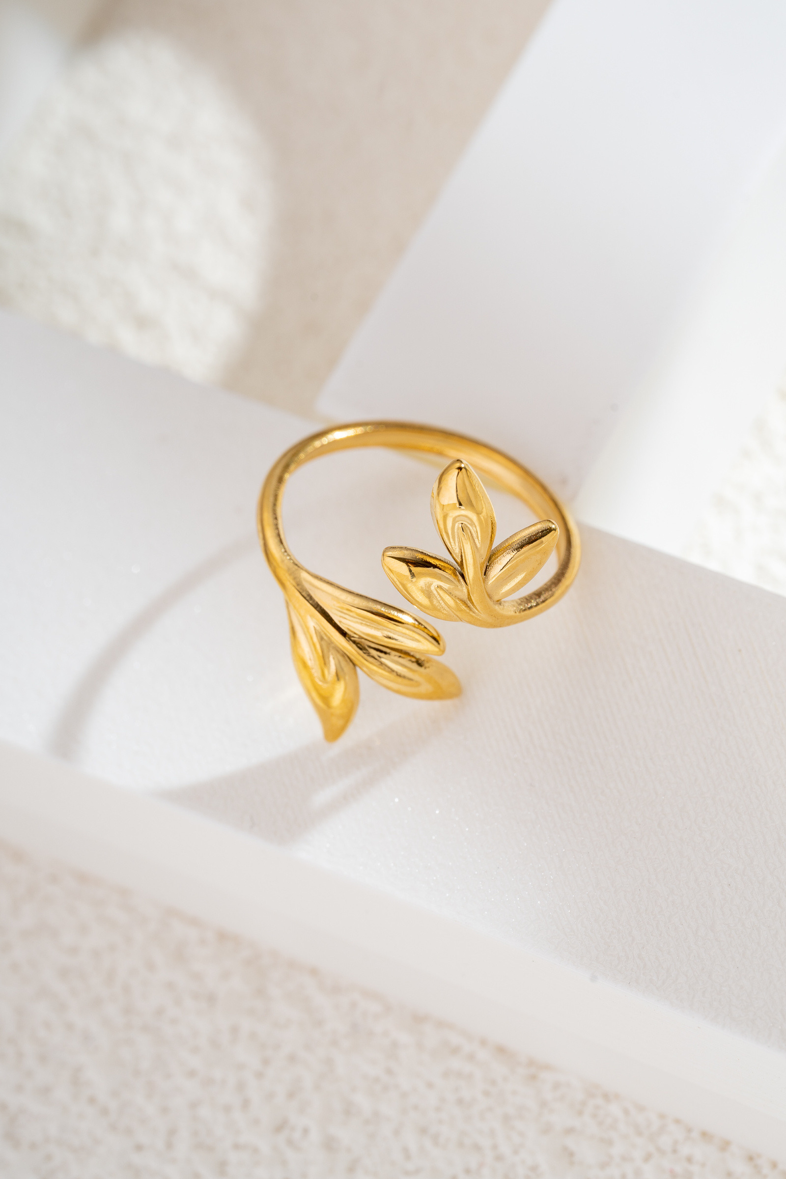 Wholesaler COSMOS - Trendy adjustable elegant leaf-patterned gold and silver stainless steel ring