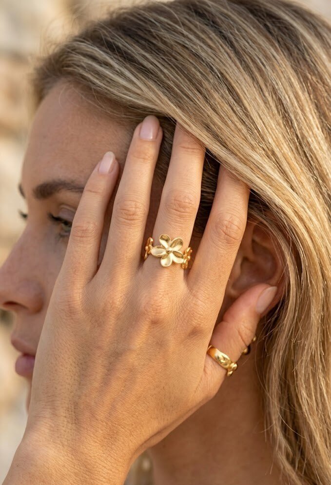 Grossiste COSMOS - Bague fleur pétales chic tendance, finitions dorée argentée élégantes femme