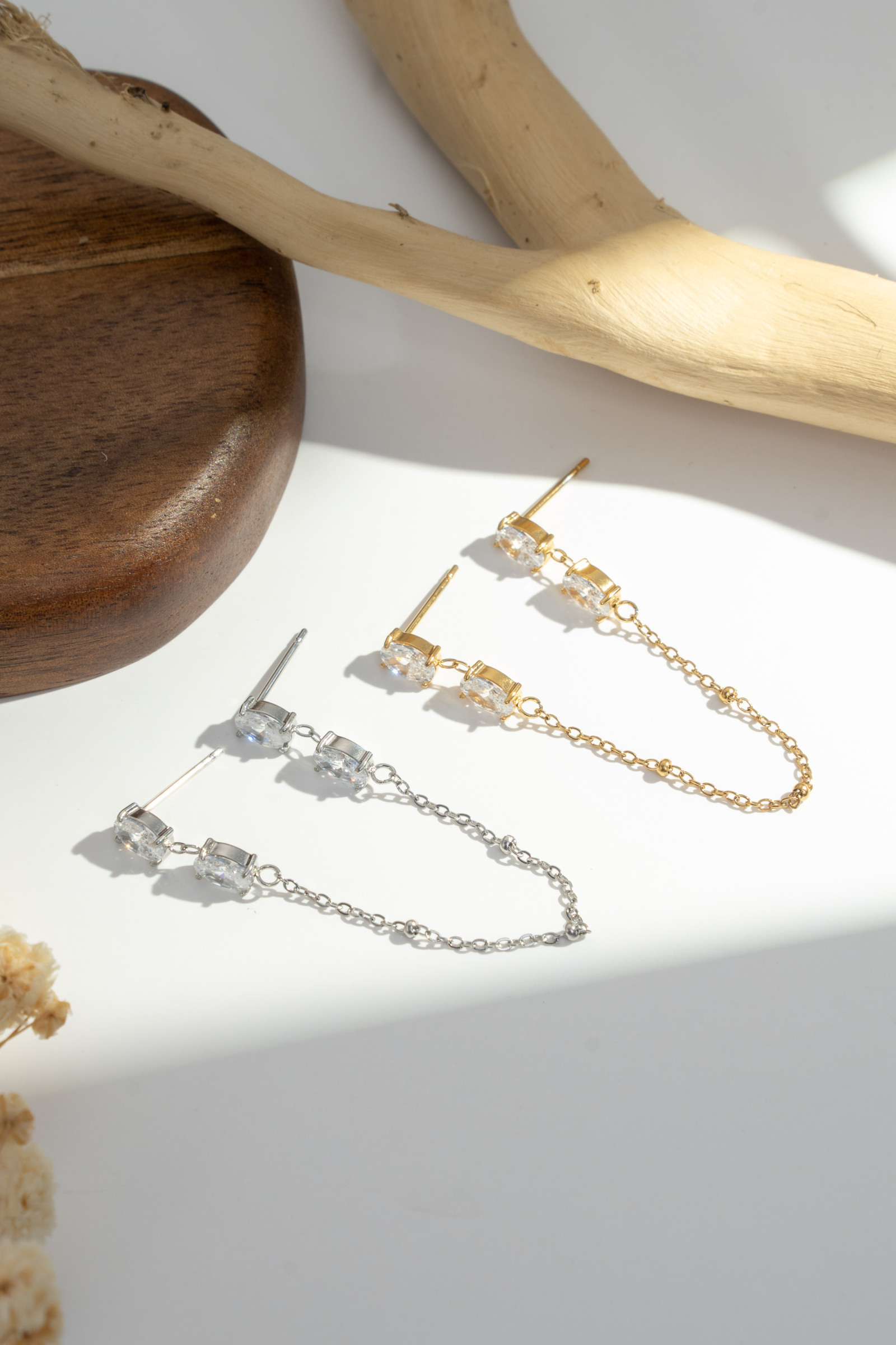 Grossiste COSMOS - Lot deux mono boucles oreilles chaîne cristaux ovales doré argenté acier inoxydable