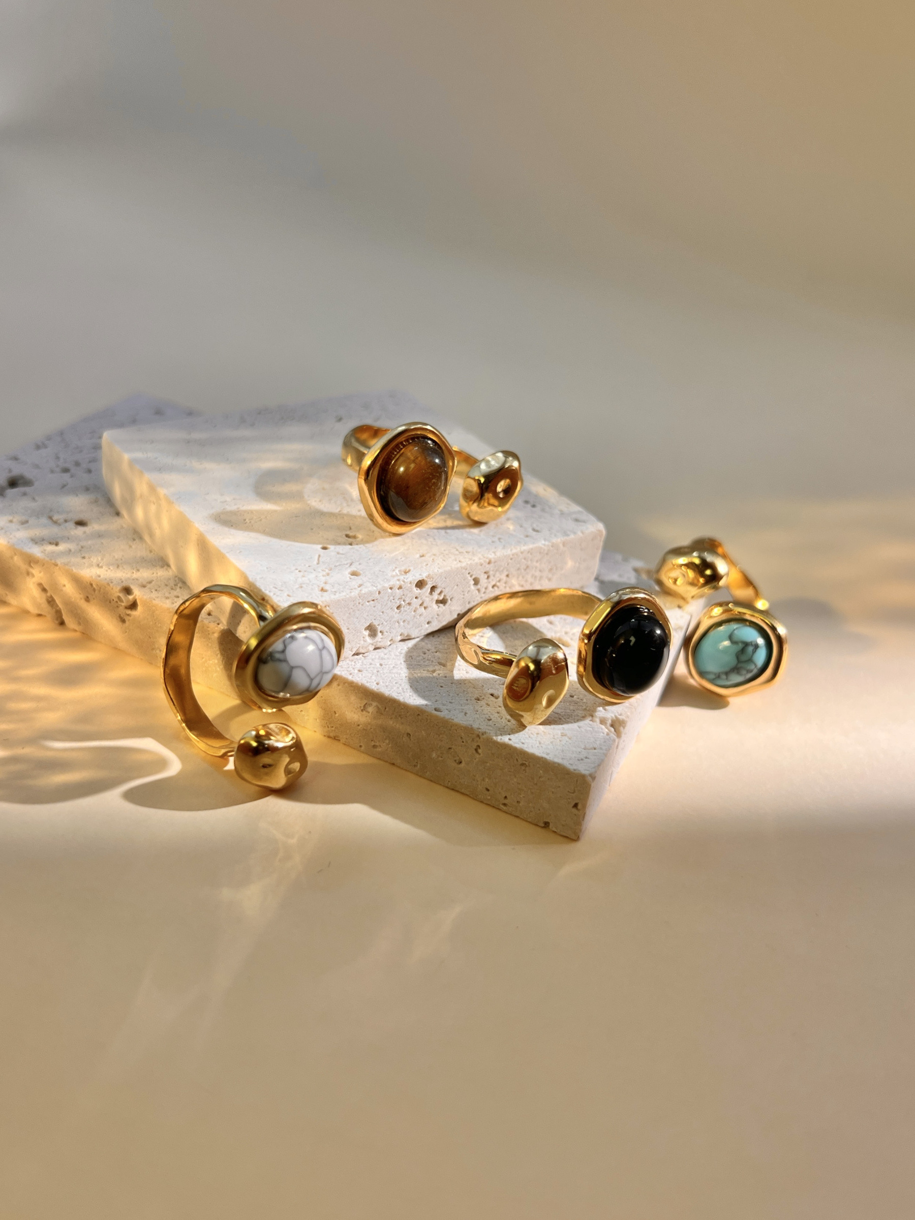 Mayorista COSMOS - Anillo de Piedra Natural Ajustable - Acabado Martillado - Estilo Bohemio