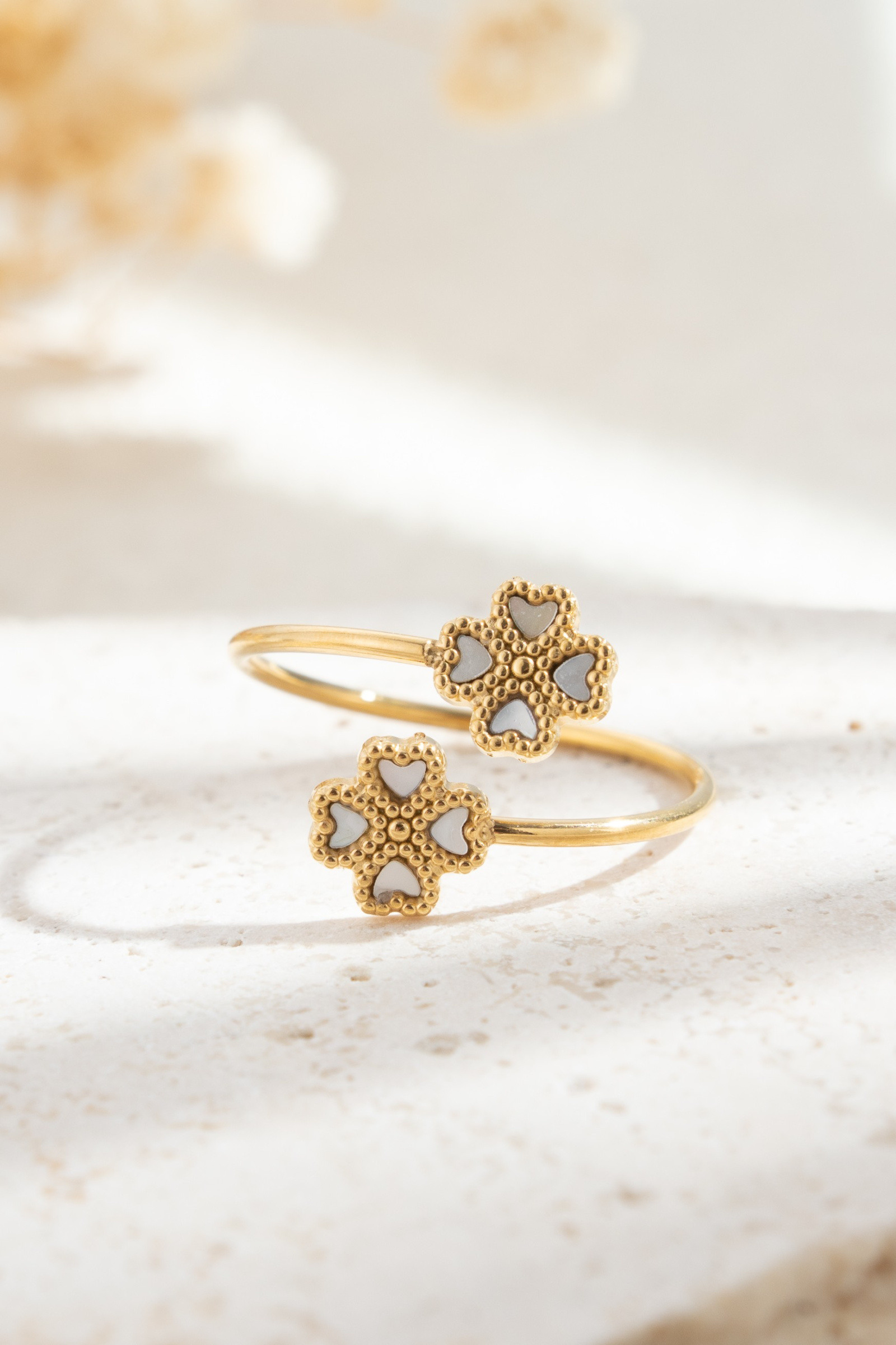 Mayorista COSMOS - Anillo de flores dúo de acero dorado calado, elegante, de moda, delicado y ajustable