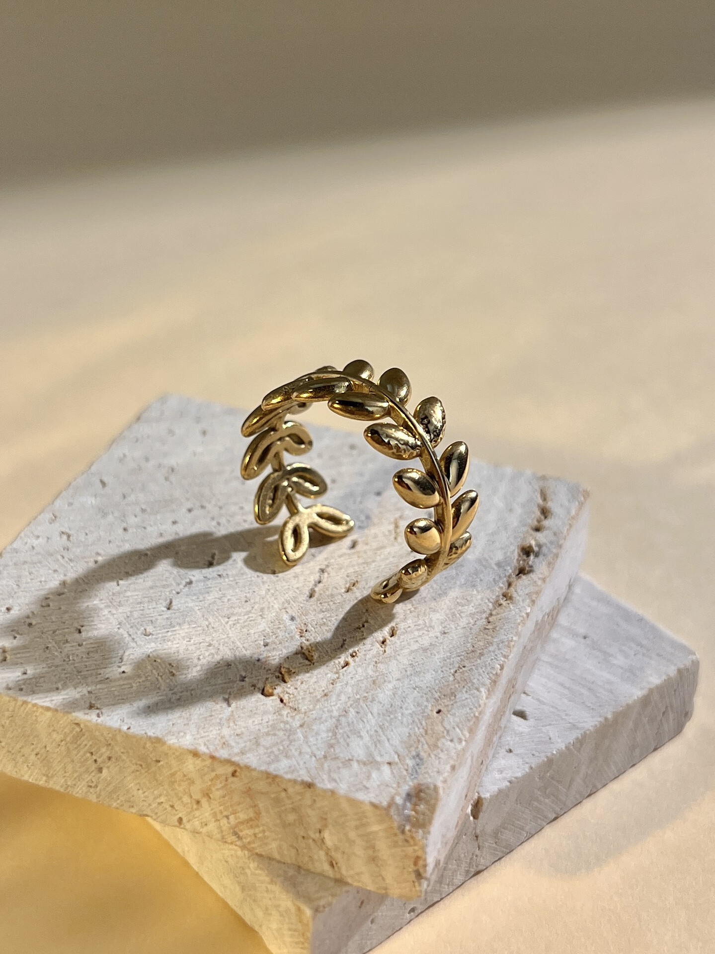 Grossiste COSMOS - Bague feuille réglable en acier inoxydable