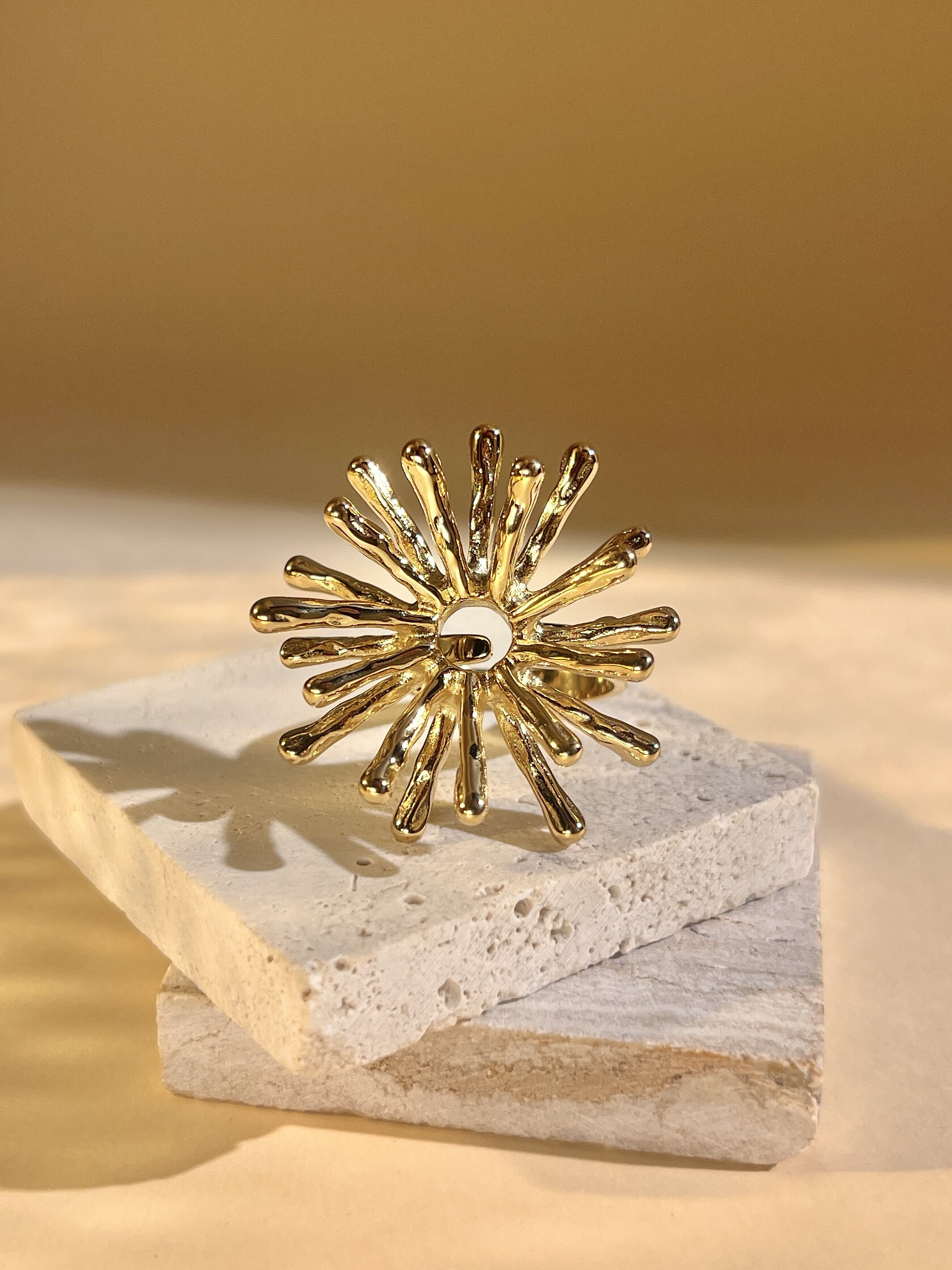 Grossiste COSMOS - Bague Soleil Ajustable en Acier Inoxydable Doré – Design Rayonnant et Tendance