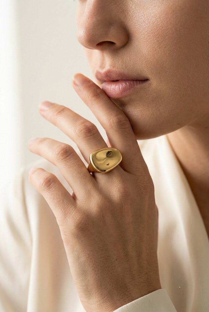 Grossiste COSMOS - Bague lisse moderne acier inoxydable argenté doré ajustable forme organique minimaliste