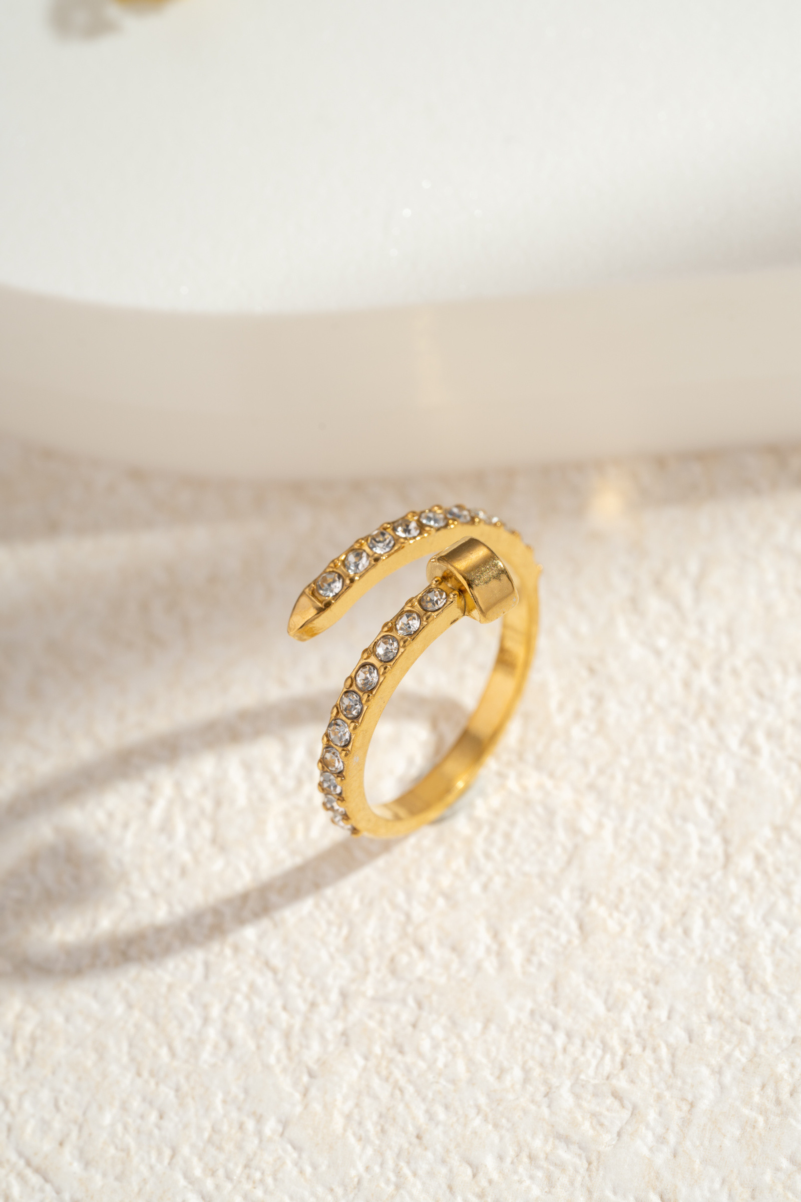 Mayorista COSMOS - Anillo de Mujer en Acero Inoxidable Dorado – Diseño de Clavo con Piedras