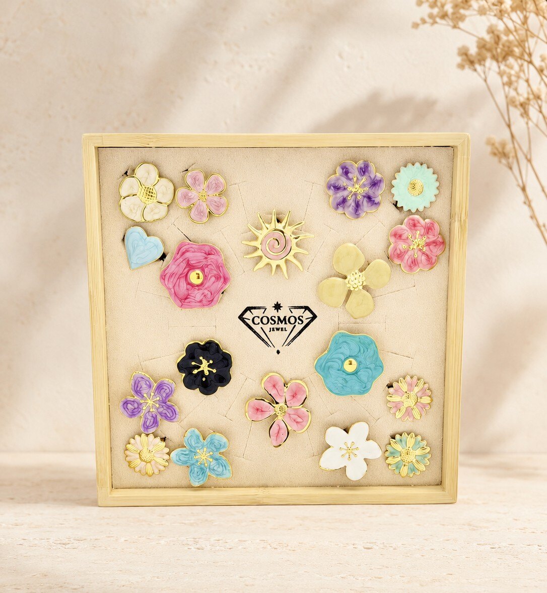 Grossiste COSMOS - Lot 18 bagues dorées femme motifs floraux solaires colorés tendance présentoir offert