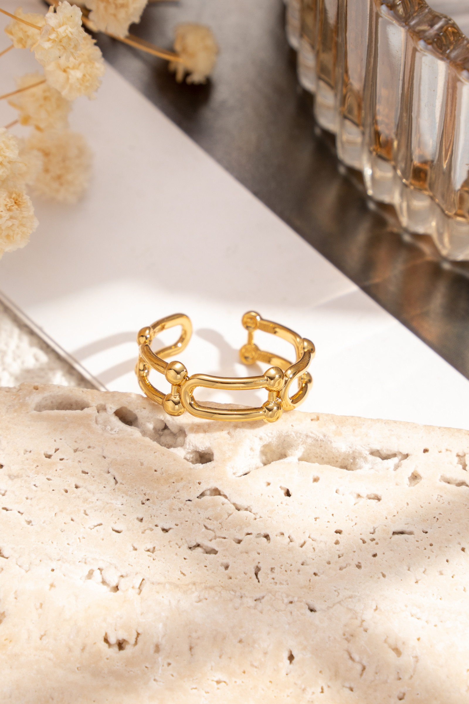 Mayorista COSMOS - Anillo abierto de mujer moderno, chic y elegante con eslabones ovalados en acero inoxidable dorado